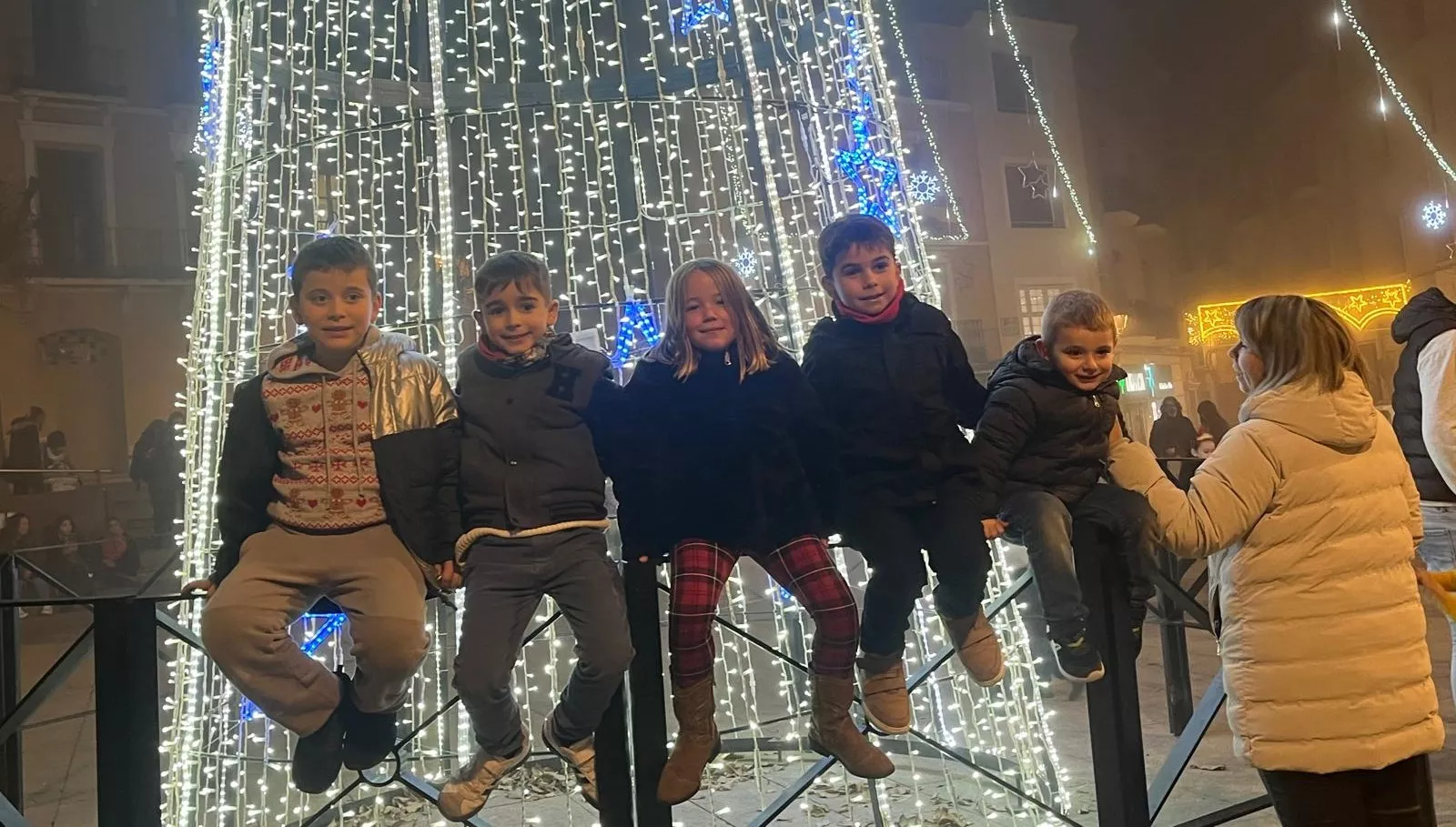 Monzón se ilumina esta Navidad. Foto Mercedes Manterola