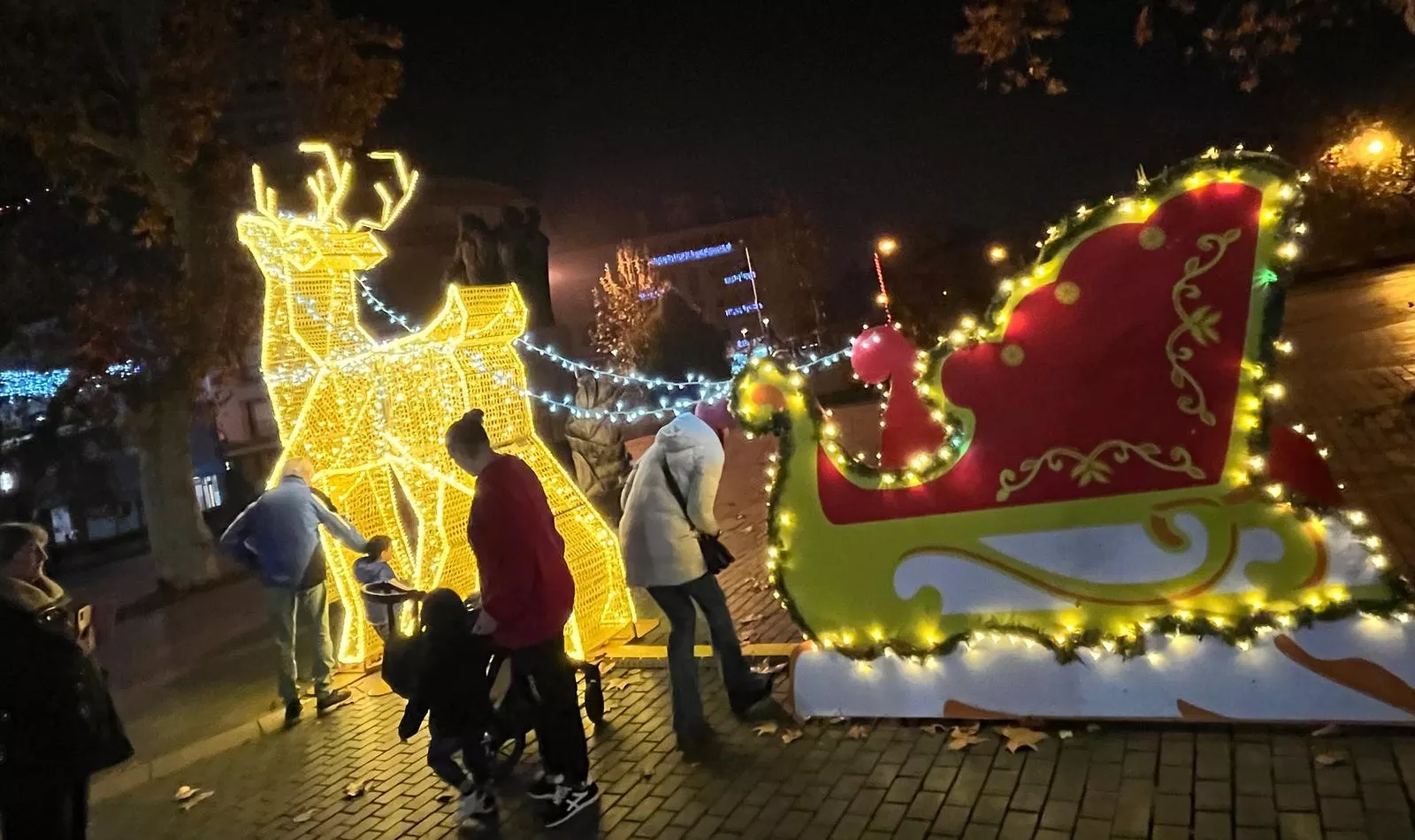 Monzón se ilumina esta Navidad. Foto Mercedes Manterola