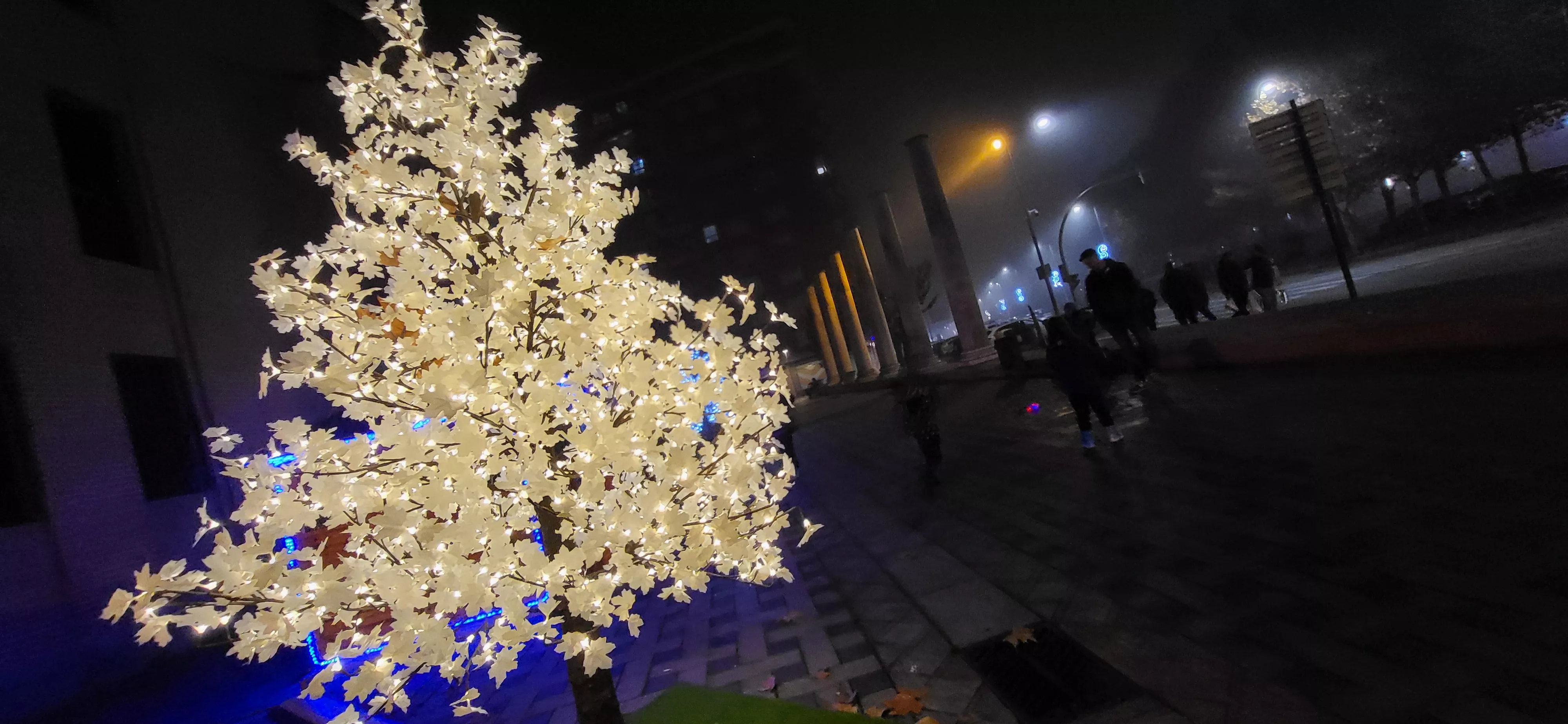 Monzón se ilumina esta Navidad. Foto Mercedes Manterola