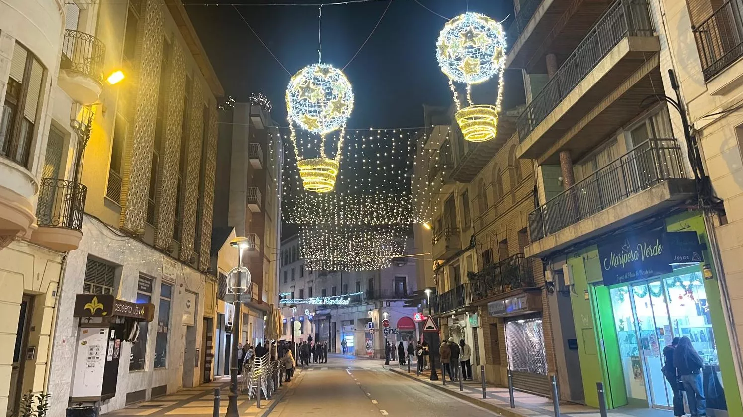 Monzón se ilumina esta Navidad. Foto Mercedes Manterola