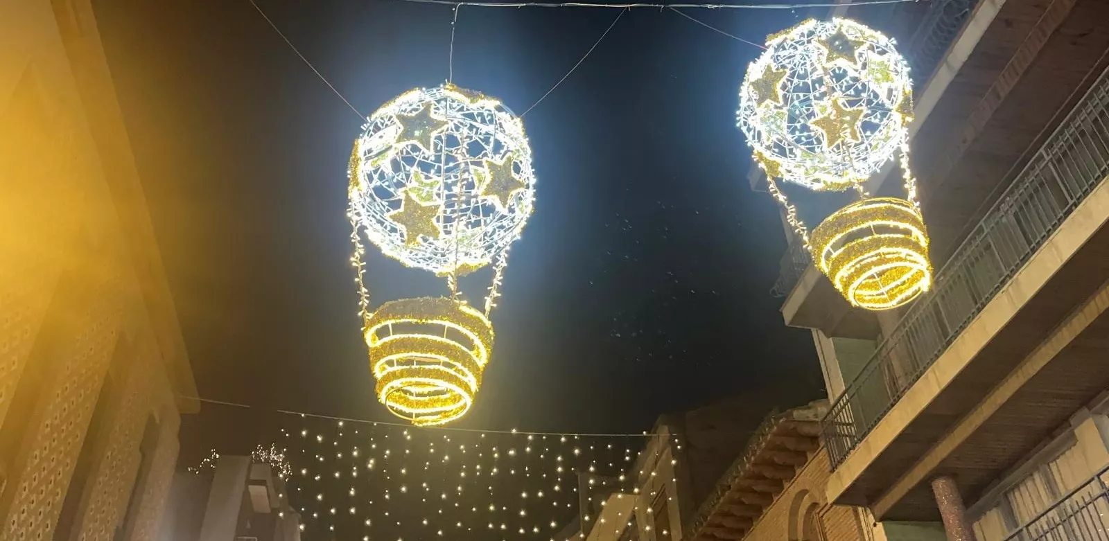 Monzón se ilumina esta Navidad. Foto Mercedes Manterola