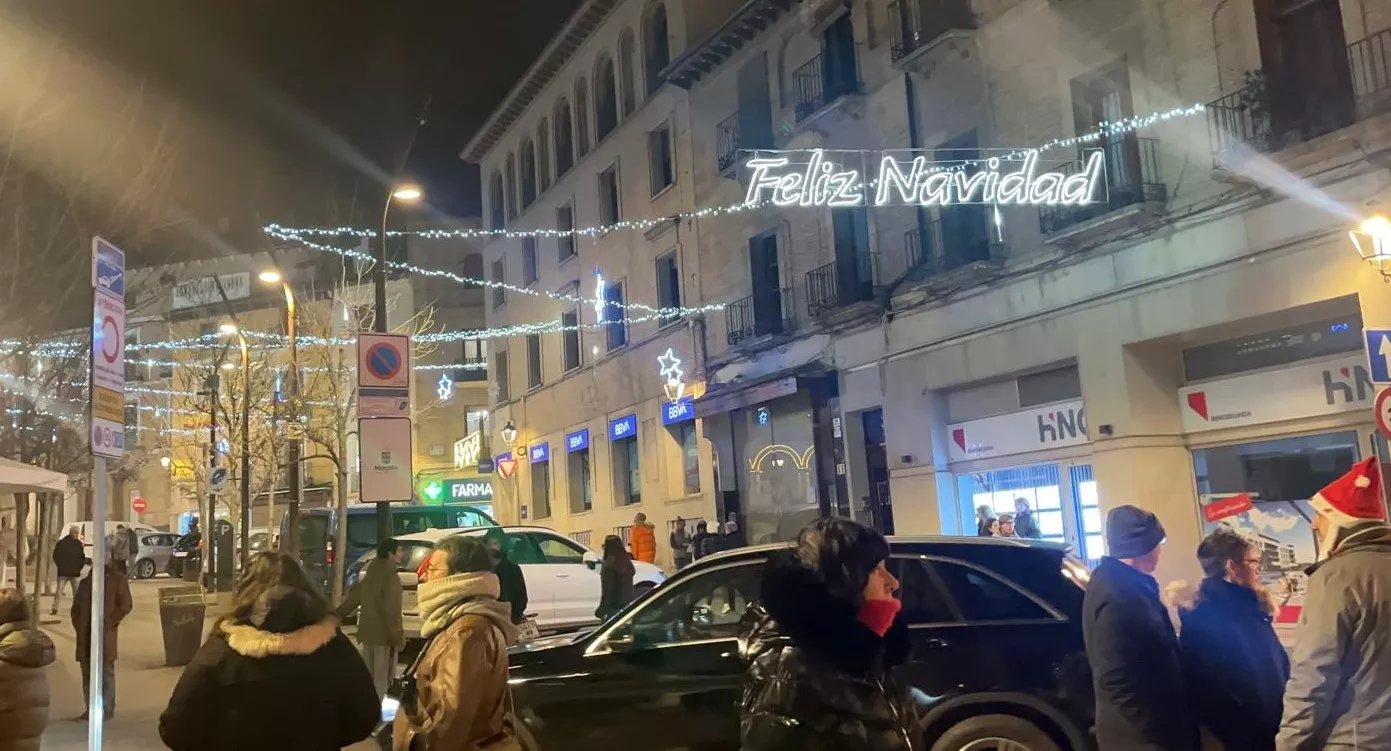 Monzón se ilumina esta Navidad. Foto Mercedes Manterola