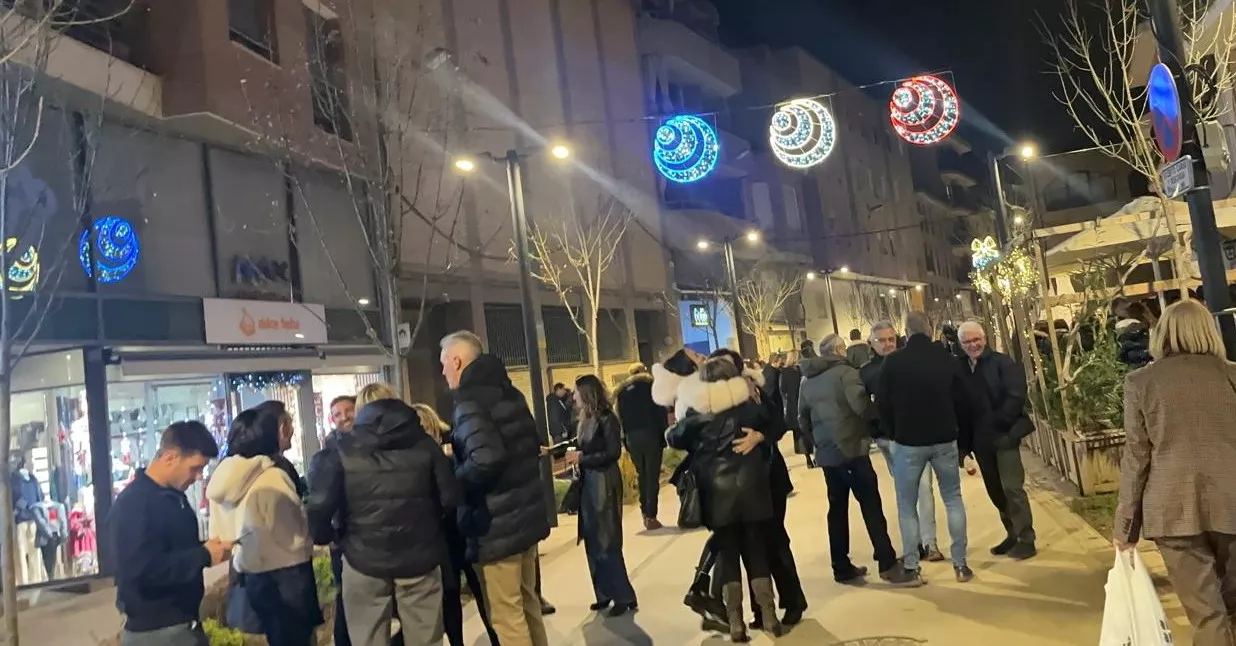 Monzón se ilumina esta Navidad. Foto Mercedes Manterola