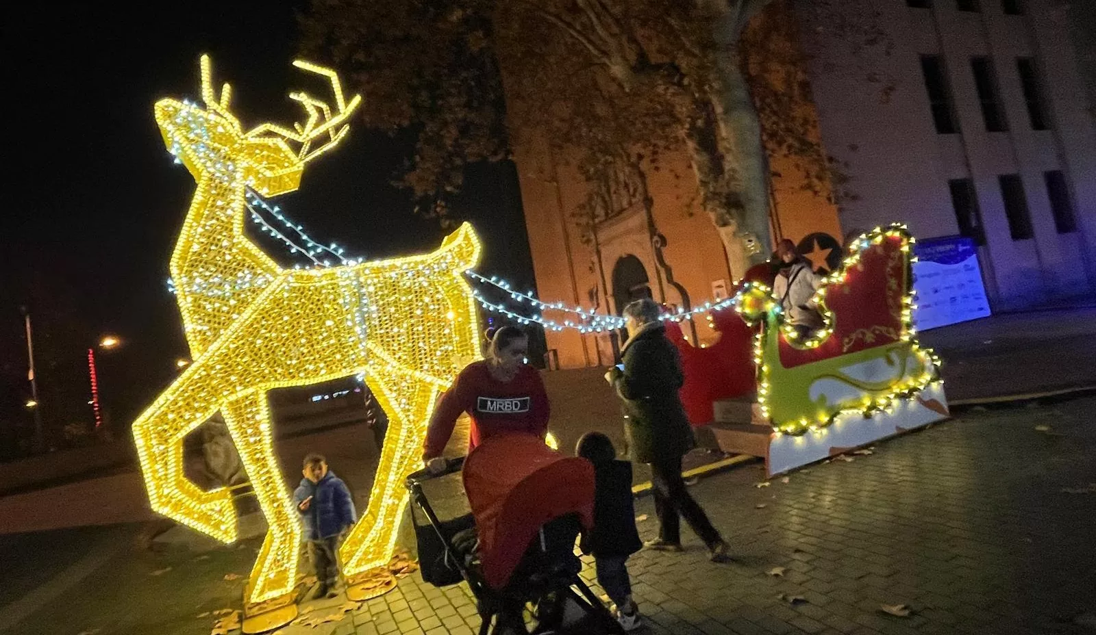 Monzón se ilumina esta Navidad. Foto Mercedes Manterola