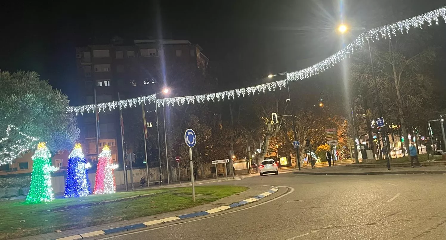 Monzón se ilumina esta Navidad. Foto Mercedes Manterola