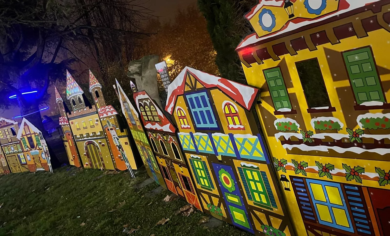 Monzón se ilumina esta Navidad. Foto Mercedes Manterola