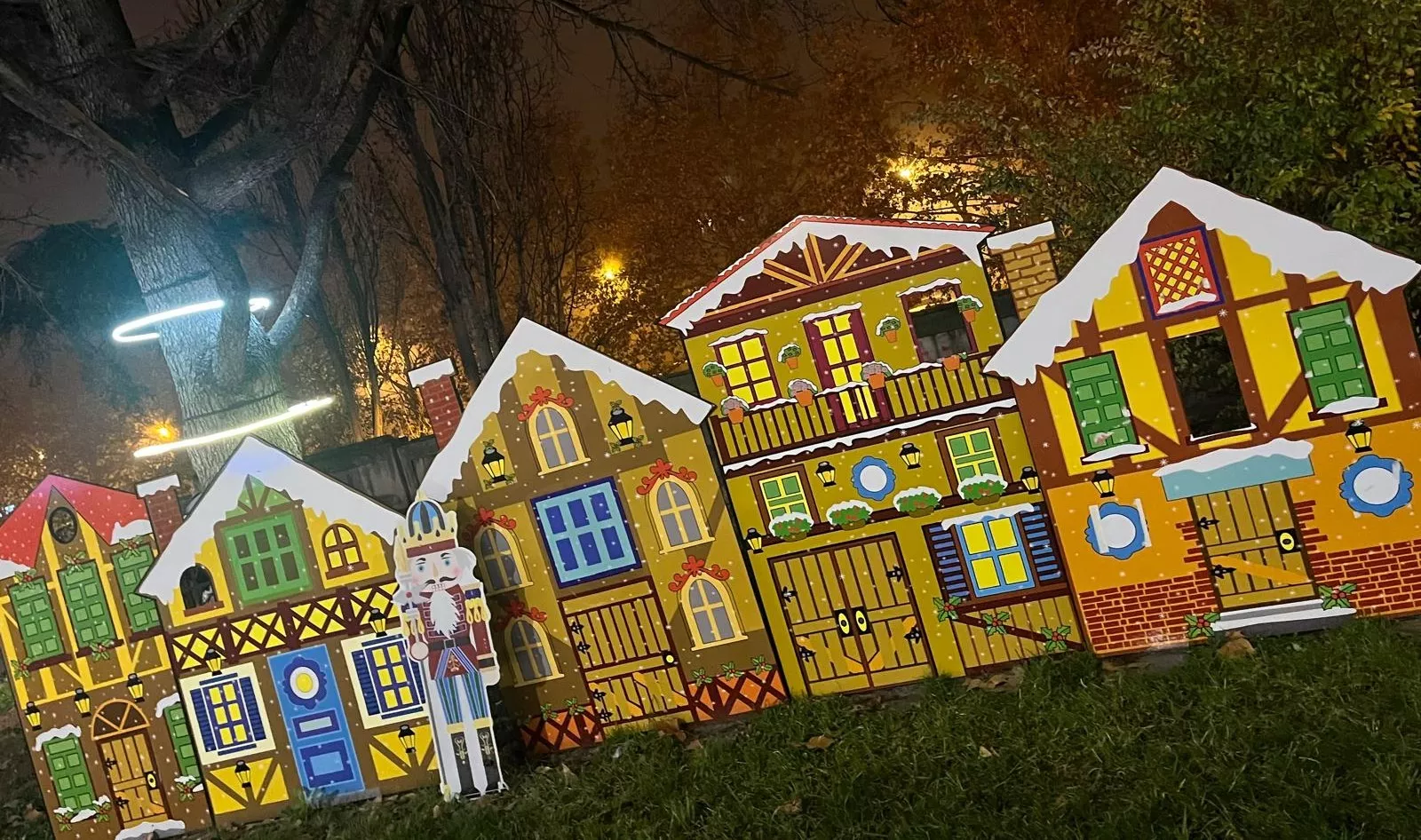 Monzón se ilumina esta Navidad. Foto Mercedes Manterola