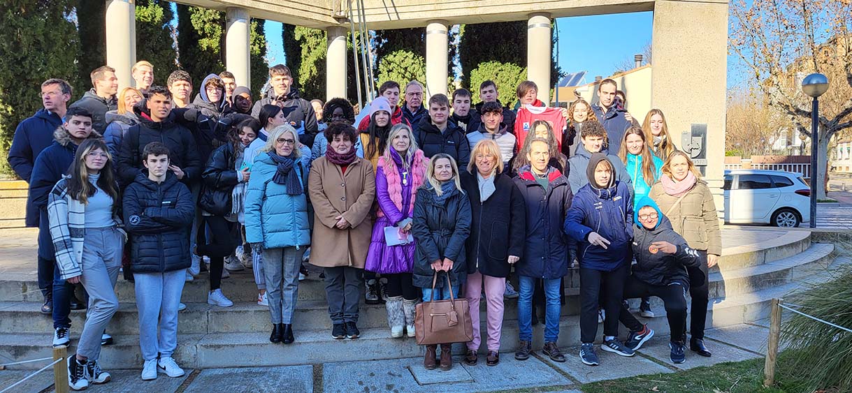 Foto de familia tras el acto