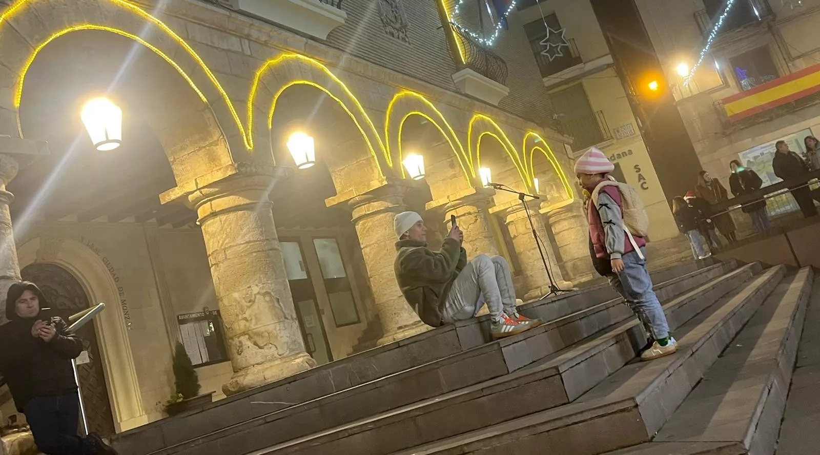 Monzón se ilumina esta Navidad. Foto Mercedes Manterola