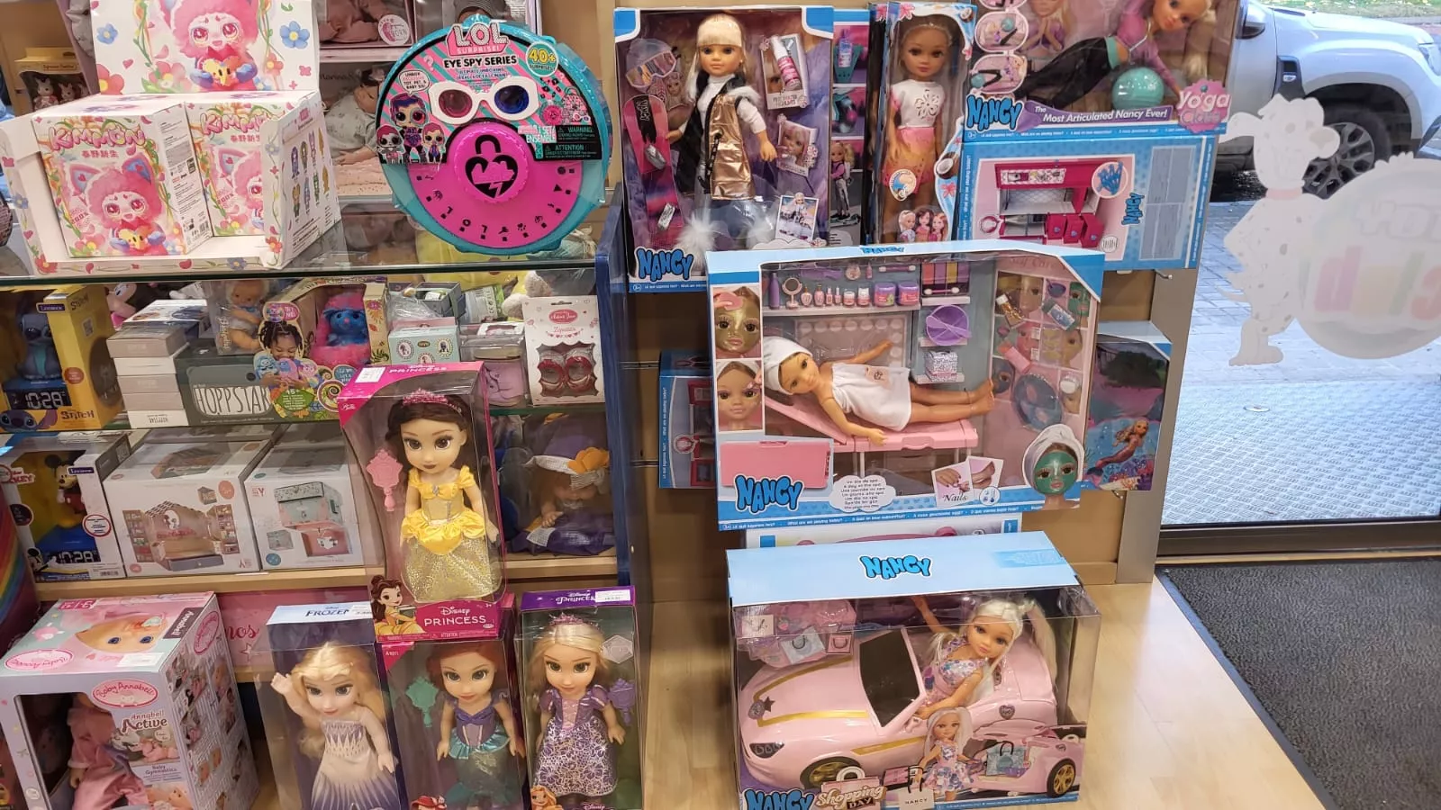 Juguetes en la tienda de Fernando Bernués