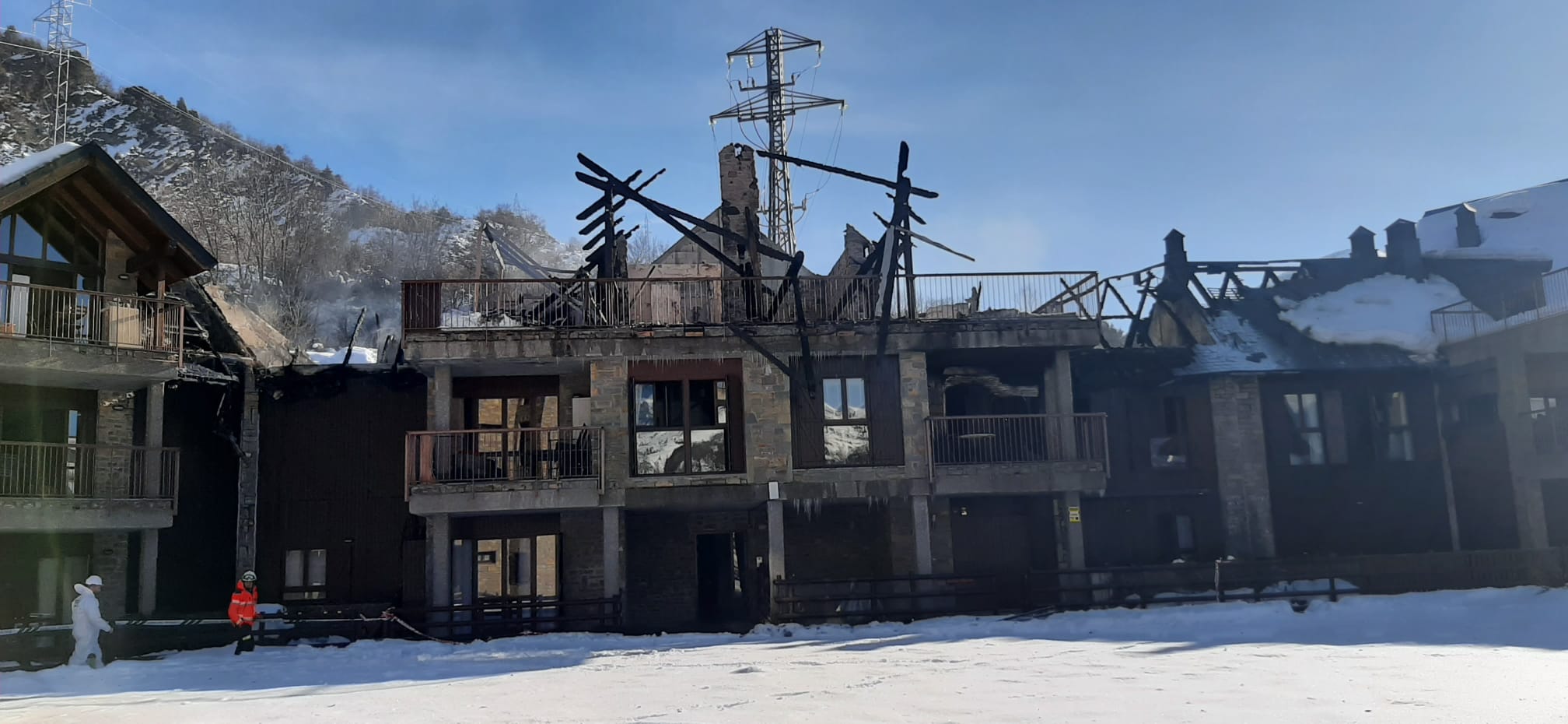 Incendio en la urbanización Argualas de Panticosa