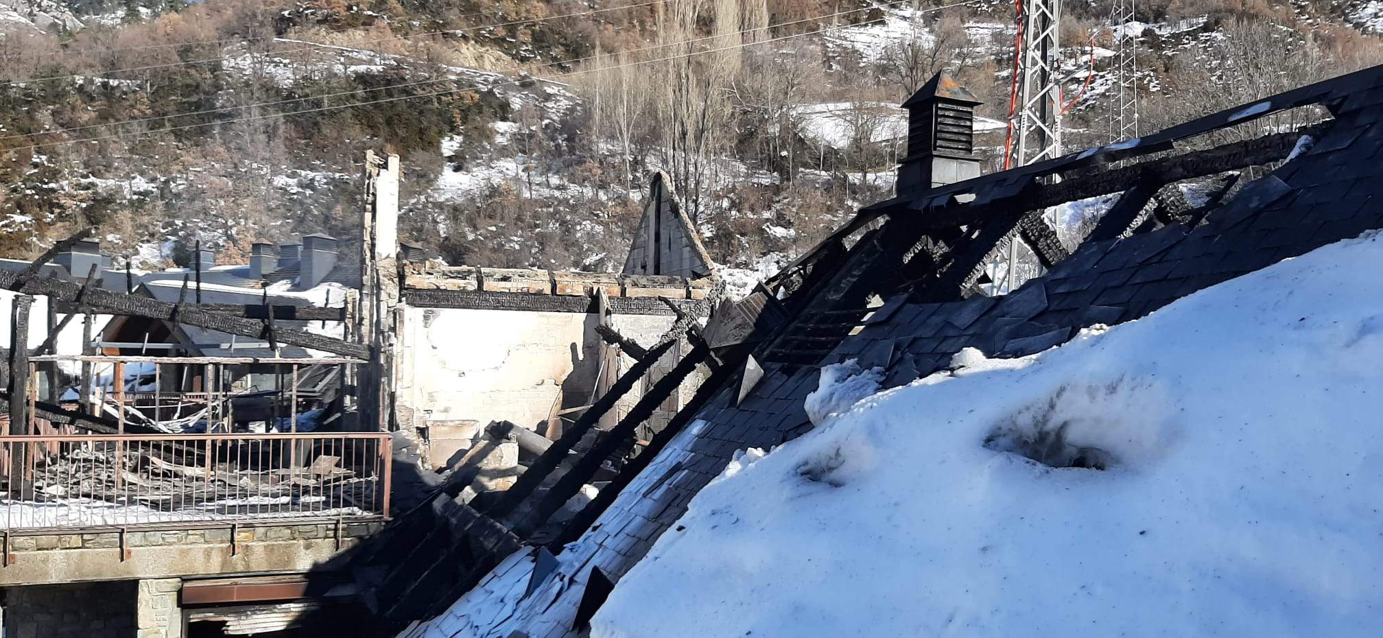 Incendio en la urbanización Argualas de Panticosa