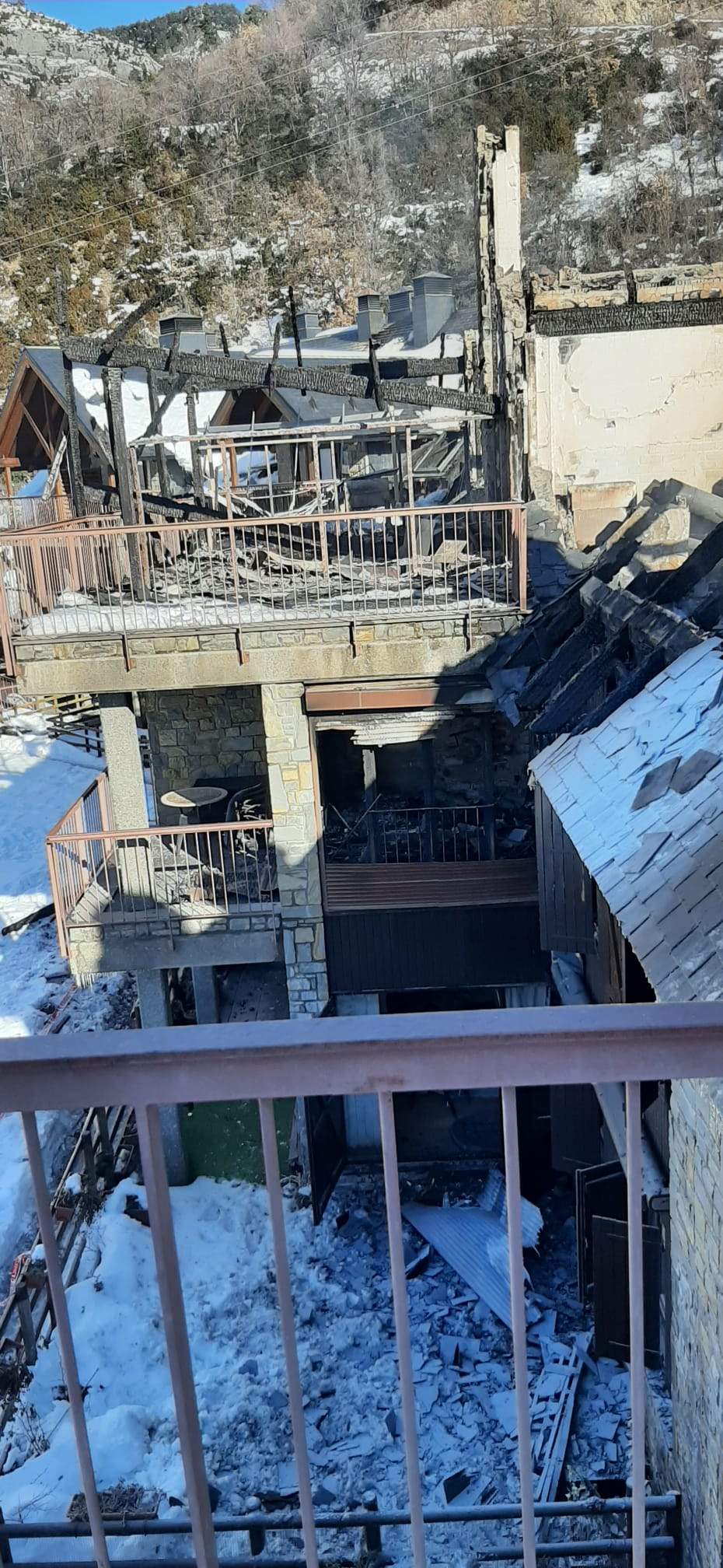 Incendio en la urbanización Argualas de Panticosa