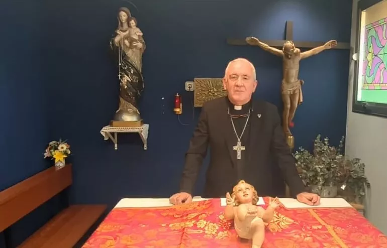 Ángel Pérez Pueyo en la capilla del Hospital de Barbastro