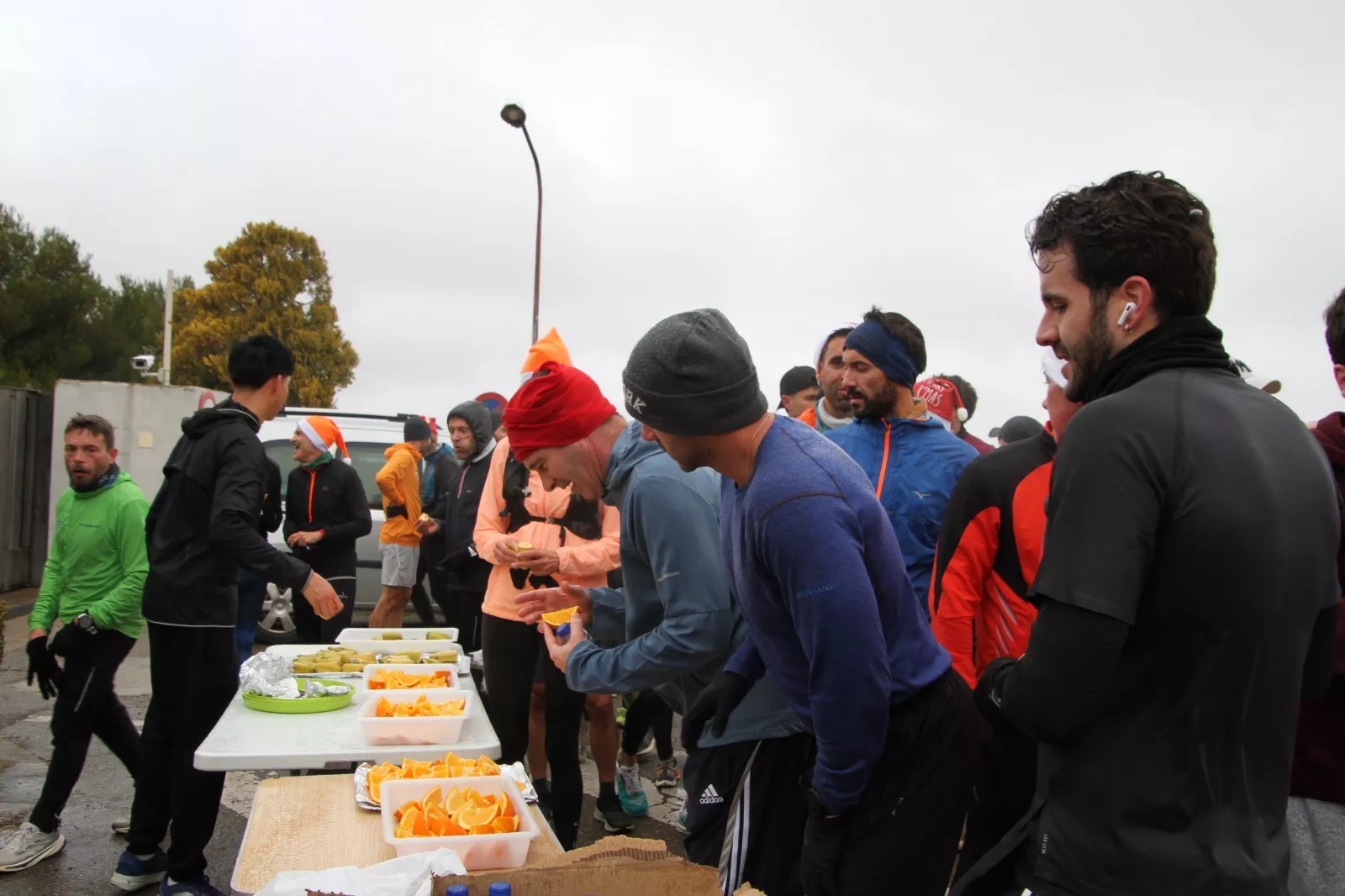 Vuelta Larga navideña de Huesca con recuerdo de José Armisén. Foto Carlos Neofato