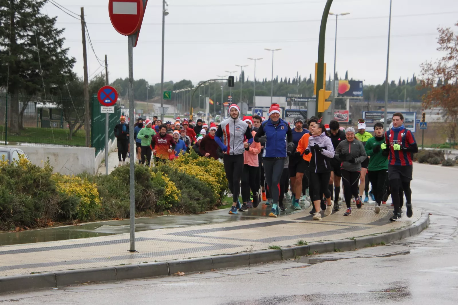 Vuelta Larga navideña de Huesca con recuerdo de José Armisén. Foto Carlos Neofato