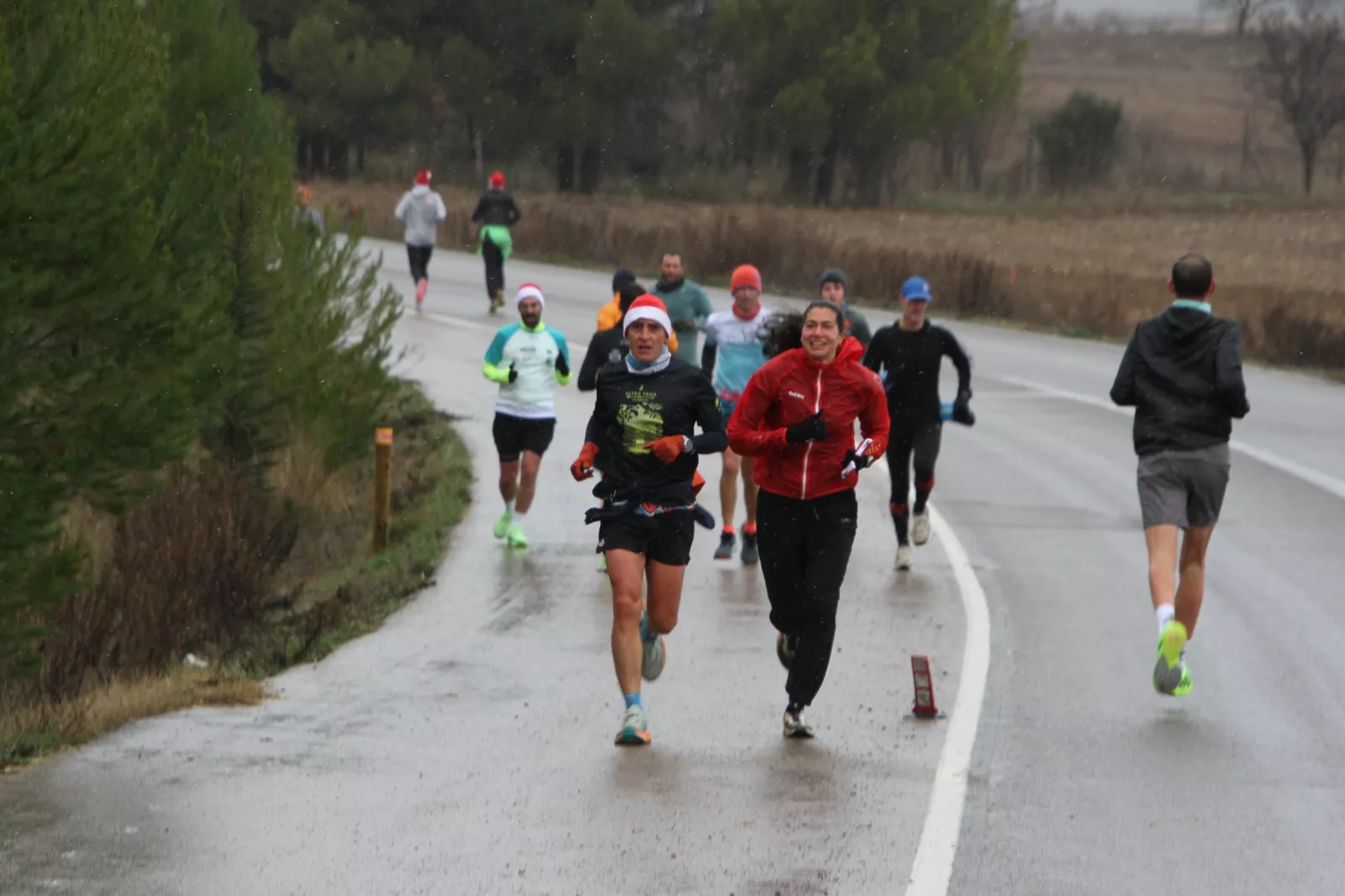 Vuelta Larga navideña de Huesca con recuerdo de José Armisén. Foto Carlos Neofato