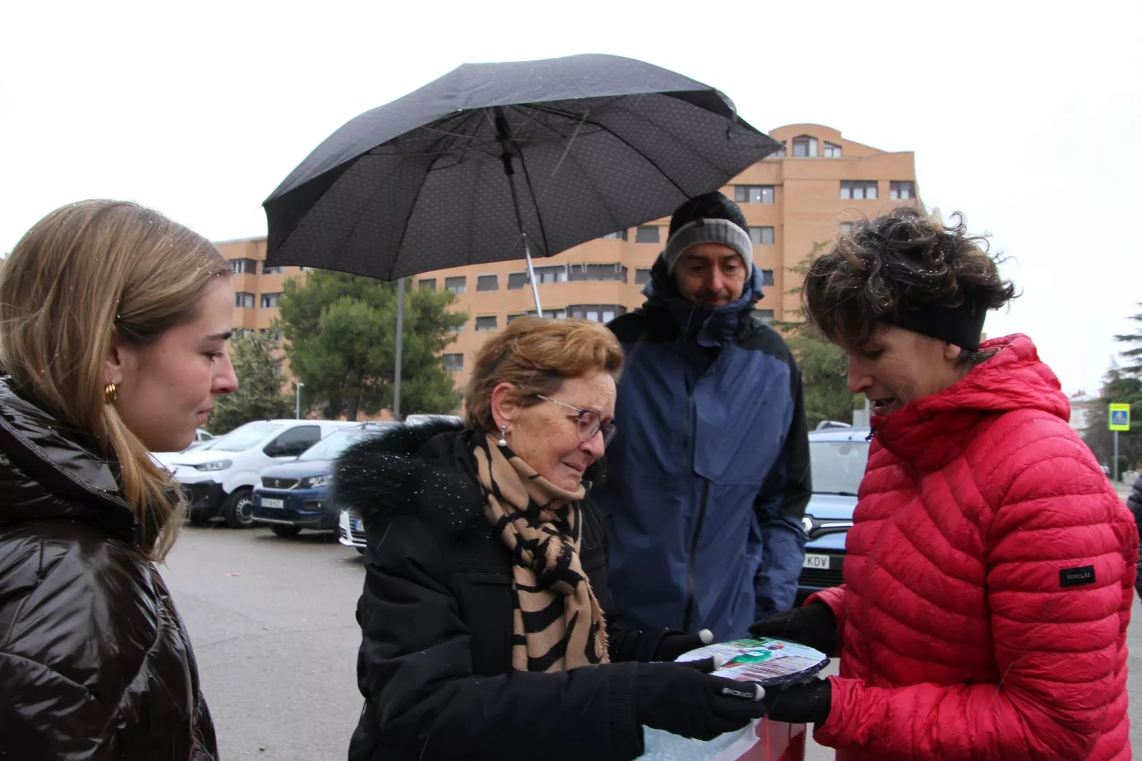 Vuelta Larga navideña de Huesca con recuerdo de José Armisén. Foto Carlos Neofato