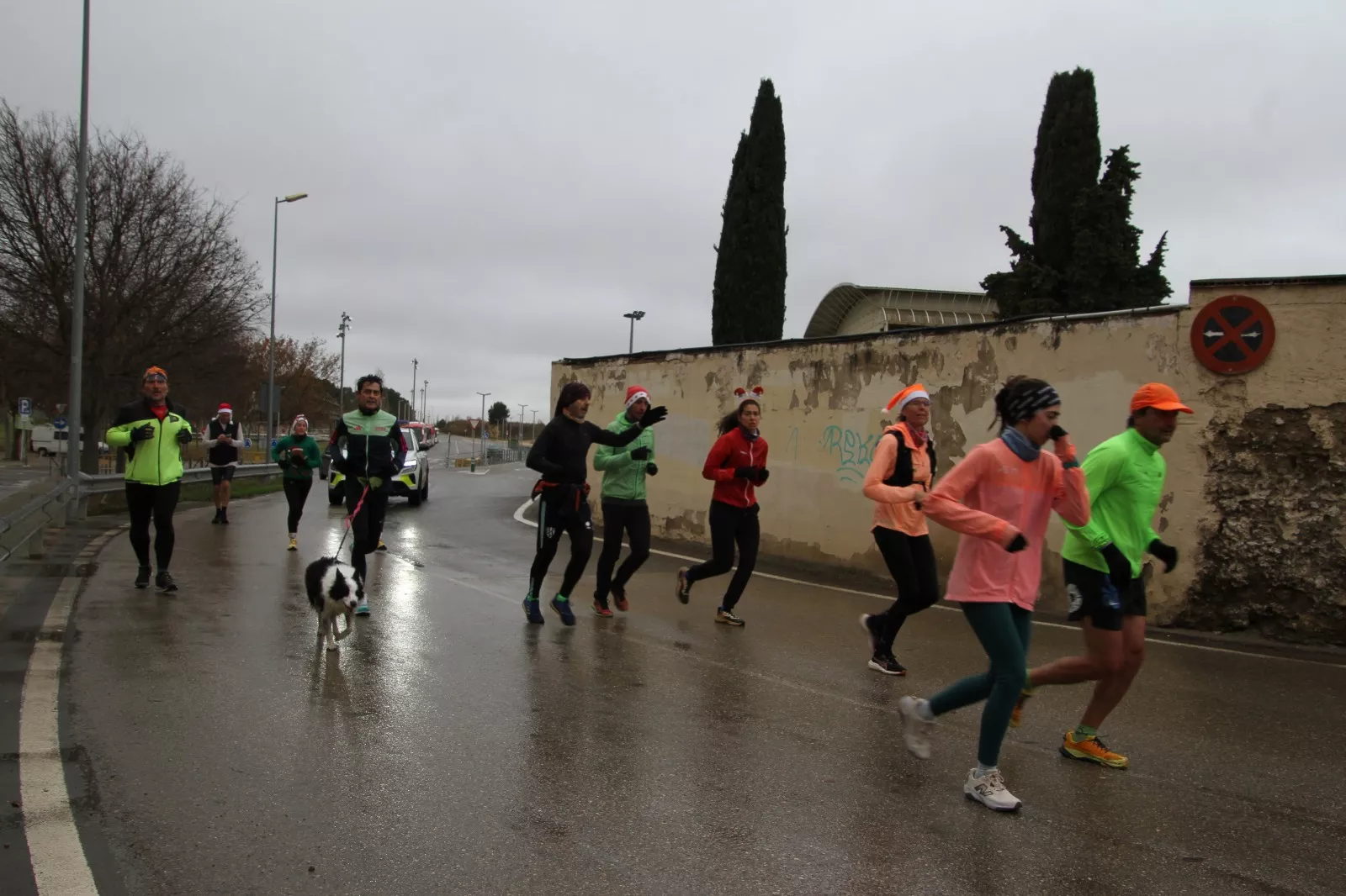 Vuelta Larga navideña de Huesca con recuerdo de José Armisén. Foto Carlos Neofato