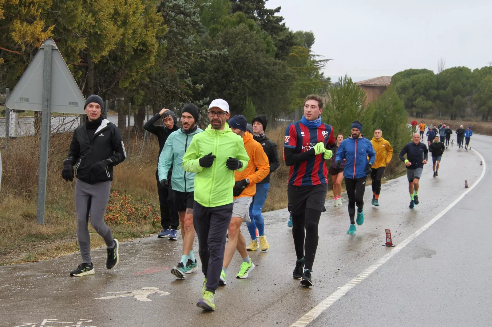 Vuelta Larga navideña de Huesca con recuerdo de José Armisén. Foto Carlos Neofato