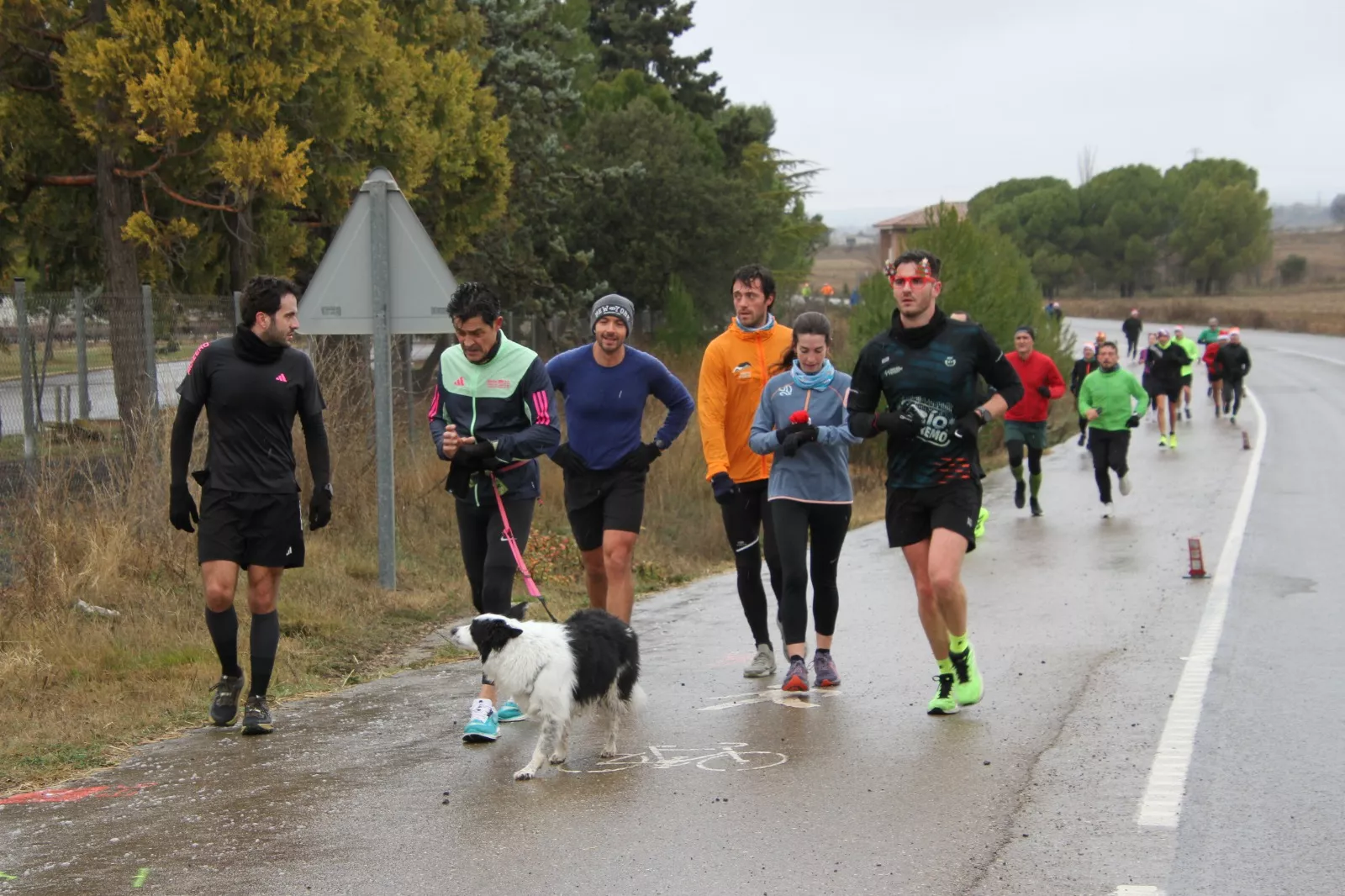 Vuelta Larga navideña de Huesca con recuerdo de José Armisén. Foto Carlos Neofato