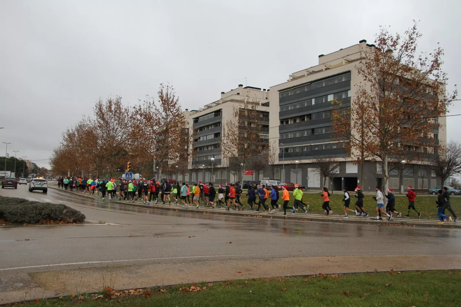 Vuelta Larga navideña de Huesca con recuerdo de José Armisén. Foto Carlos Neofato