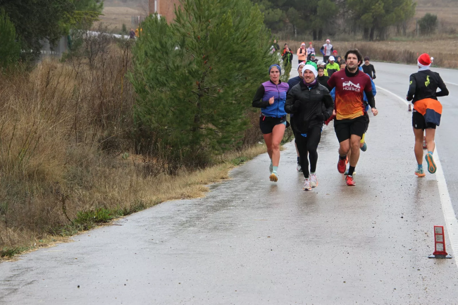 Vuelta Larga navideña de Huesca con recuerdo de José Armisén. Foto Carlos Neofato