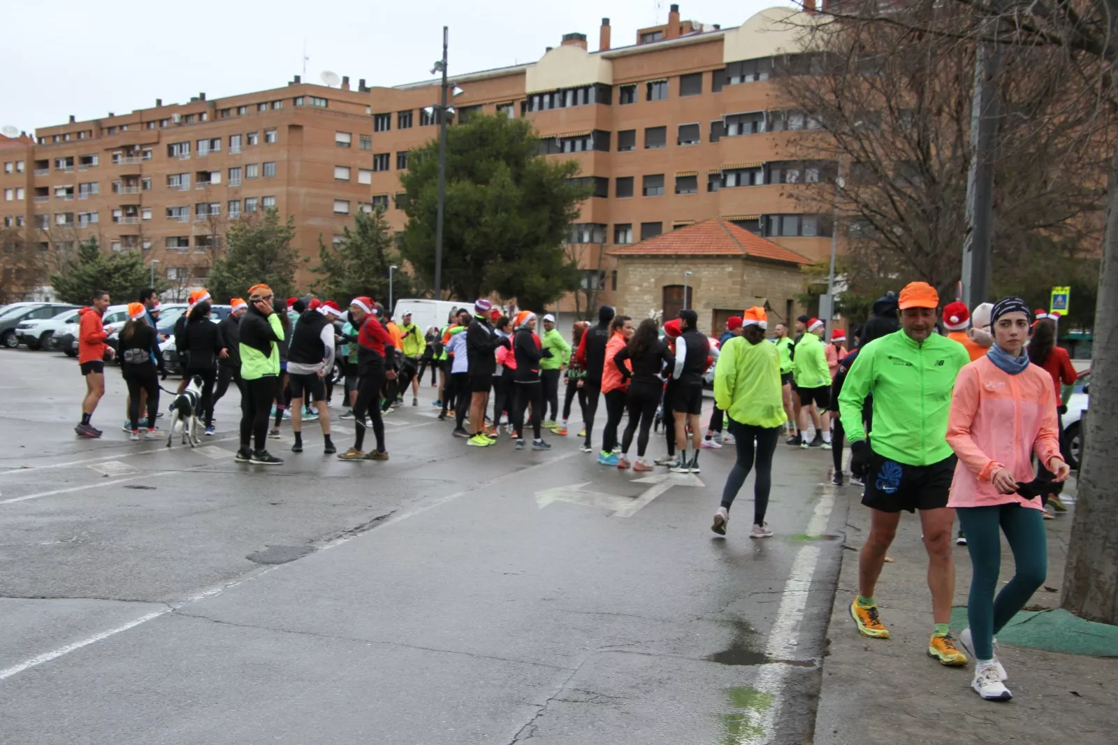 Vuelta Larga navideña de Huesca con recuerdo de José Armisén. Foto Carlos Neofato