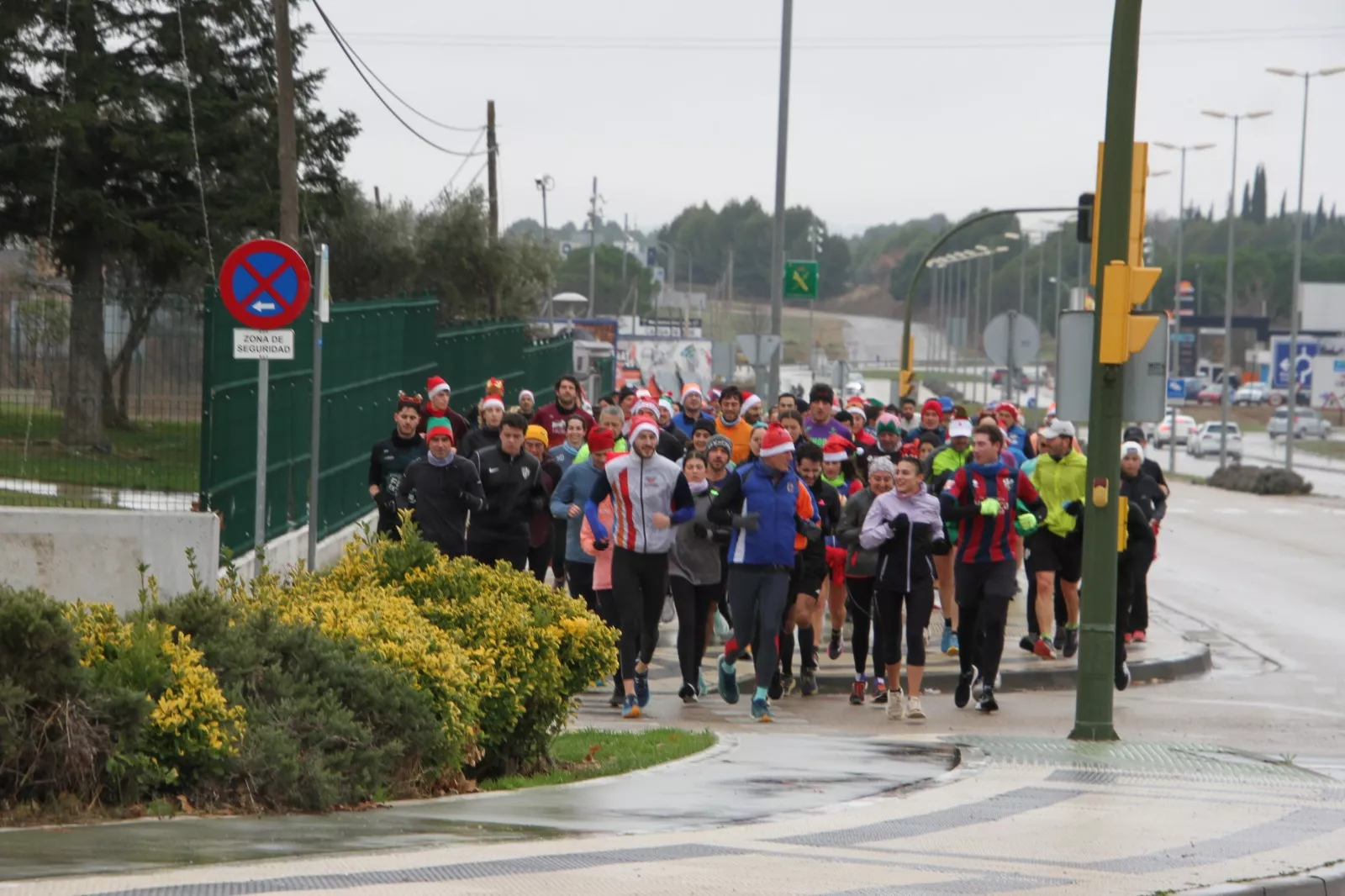 Vuelta Larga navideña de Huesca con recuerdo de José Armisén. Foto Carlos Neofato