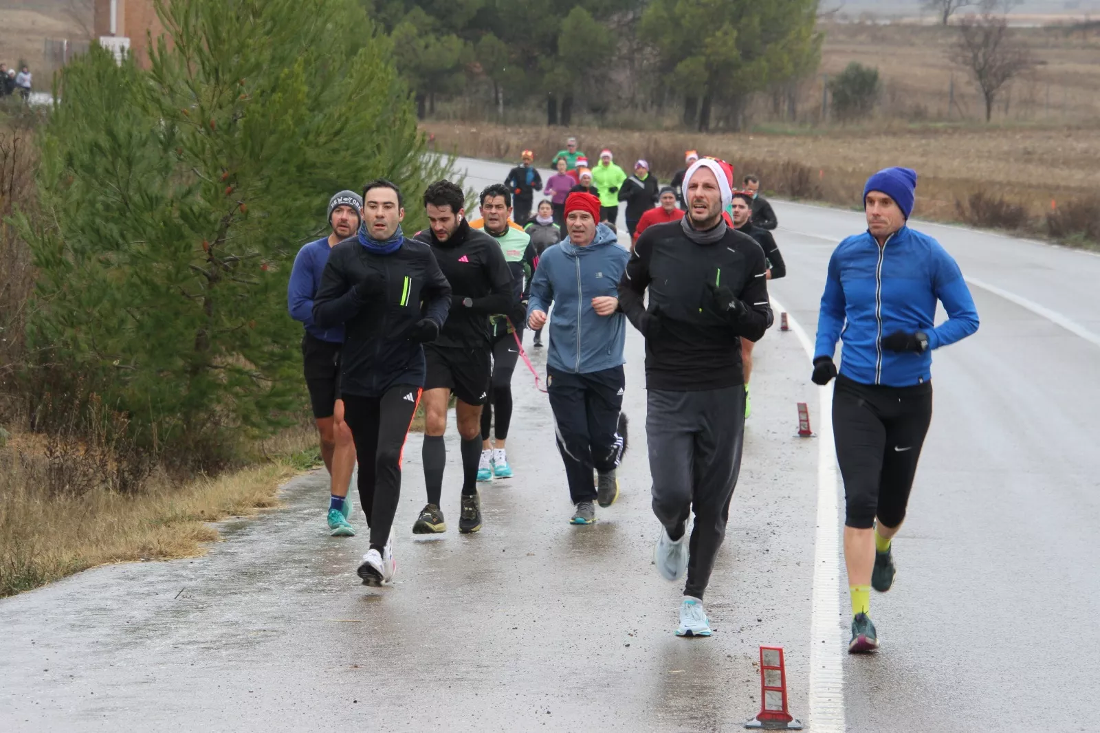 Vuelta Larga navideña de Huesca con recuerdo de José Armisén. Foto Carlos Neofato