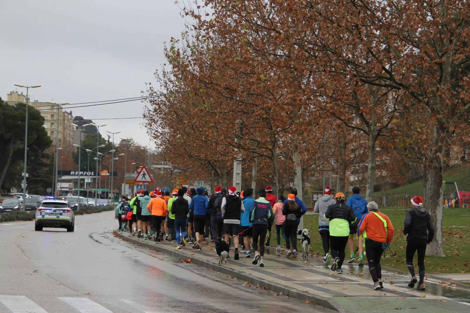 Vuelta Larga navideña de Huesca con recuerdo de José Armisén. Foto Carlos Neofato