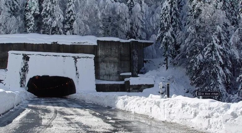 Boca francesa del túnel del Somport