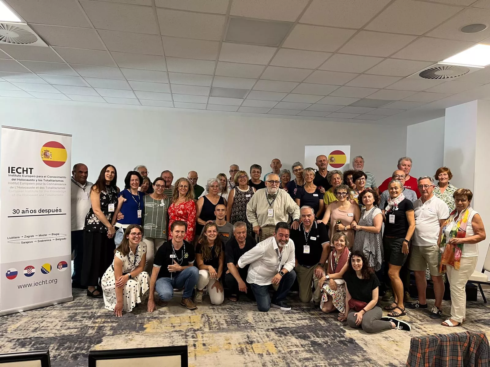 Mladen Jelicic “Troko” con la expedición oscense en el Hotel Holiday de Sarajevo la mañana del 8 de julio de 2025.