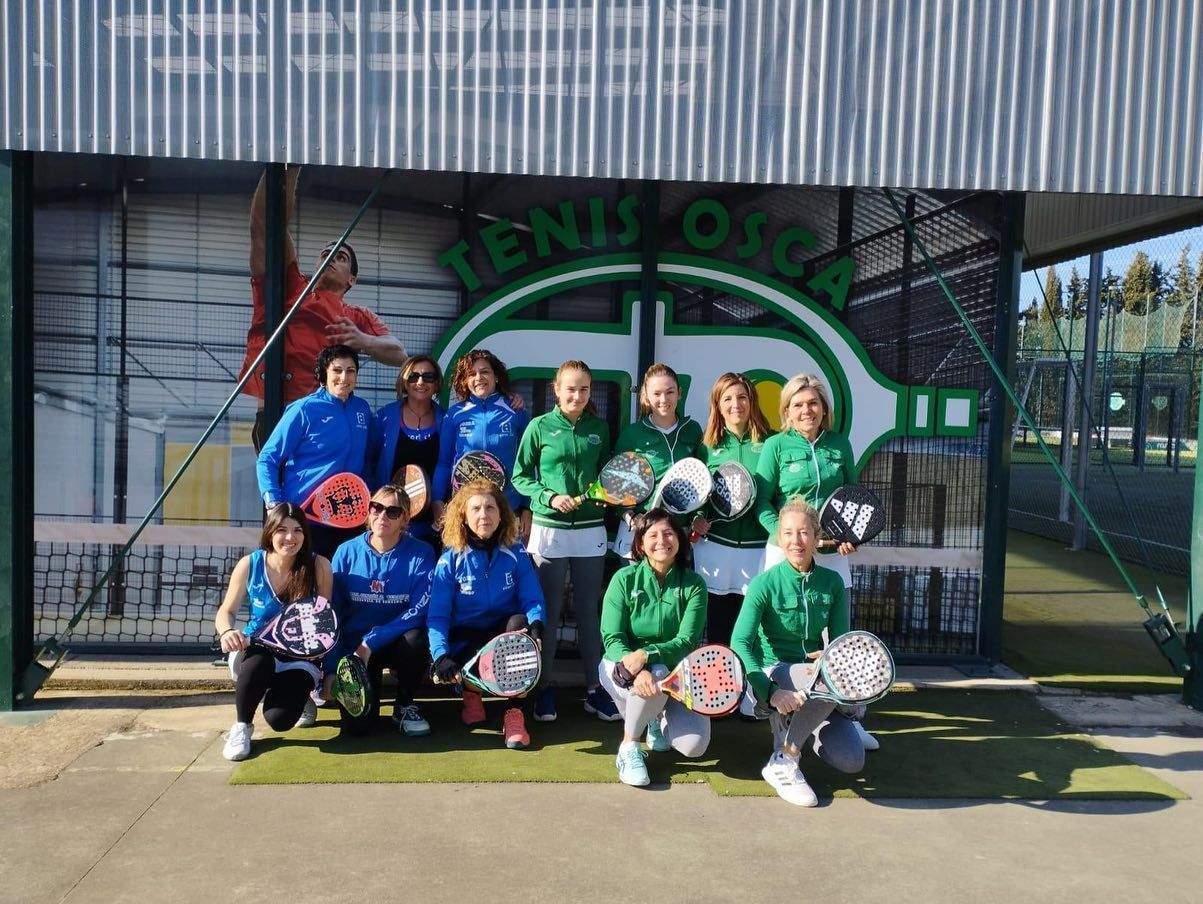 328503145 Equipo femenino de pádel del Tenis Osca. 1083316543216153924 n