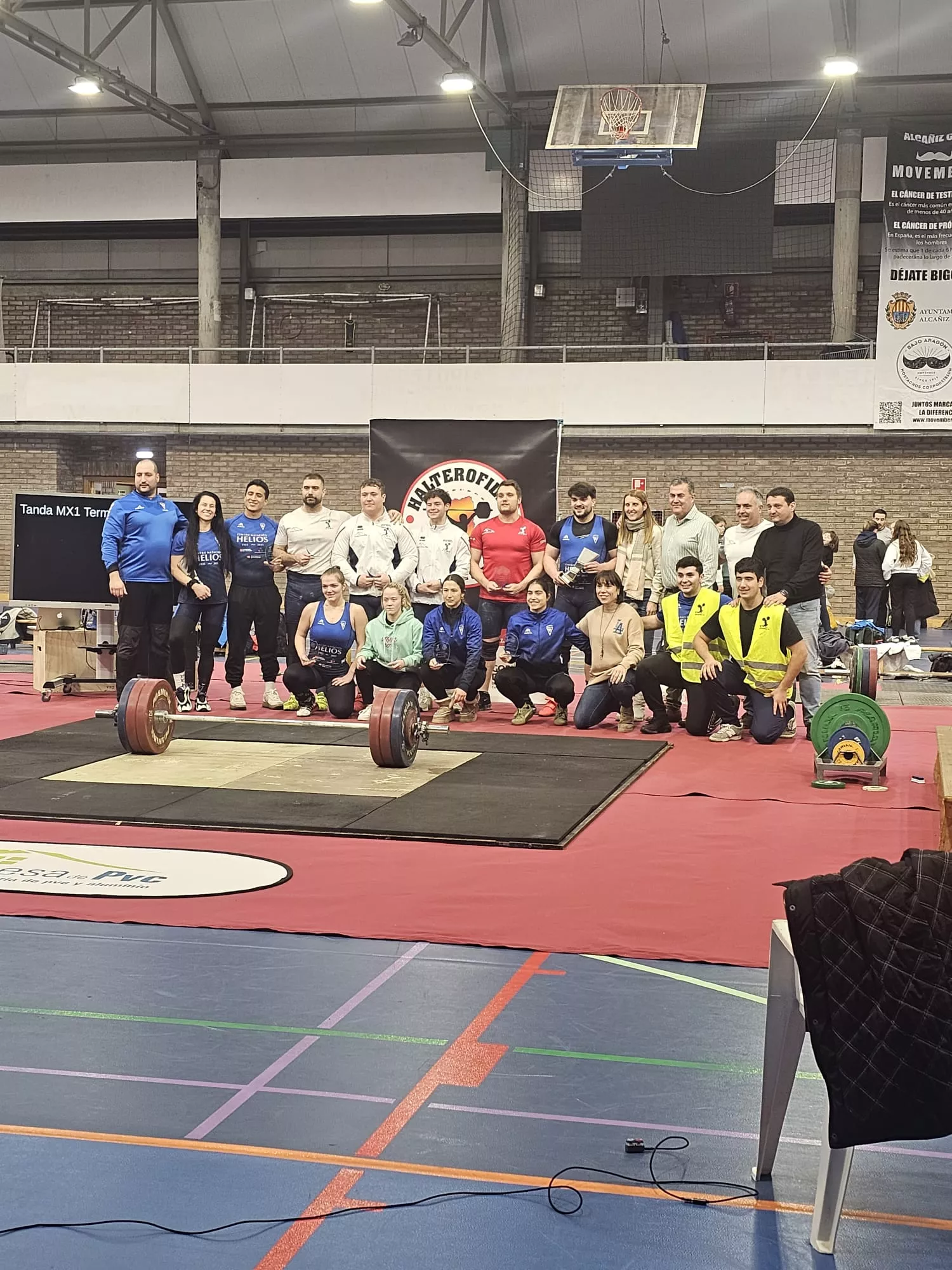 Foto de familia de todos los participantes en la competición de Alcañiz.