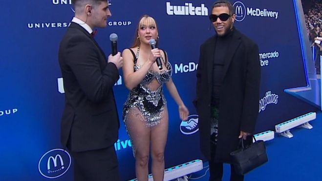 Sergio Ferra, a la izquierda, junto a Ari Gameplays y el artista Jhay Cortez. Sergio Ferra, a la izquierda, junto a Ari Gameplays y el artista Jhay Cortez.