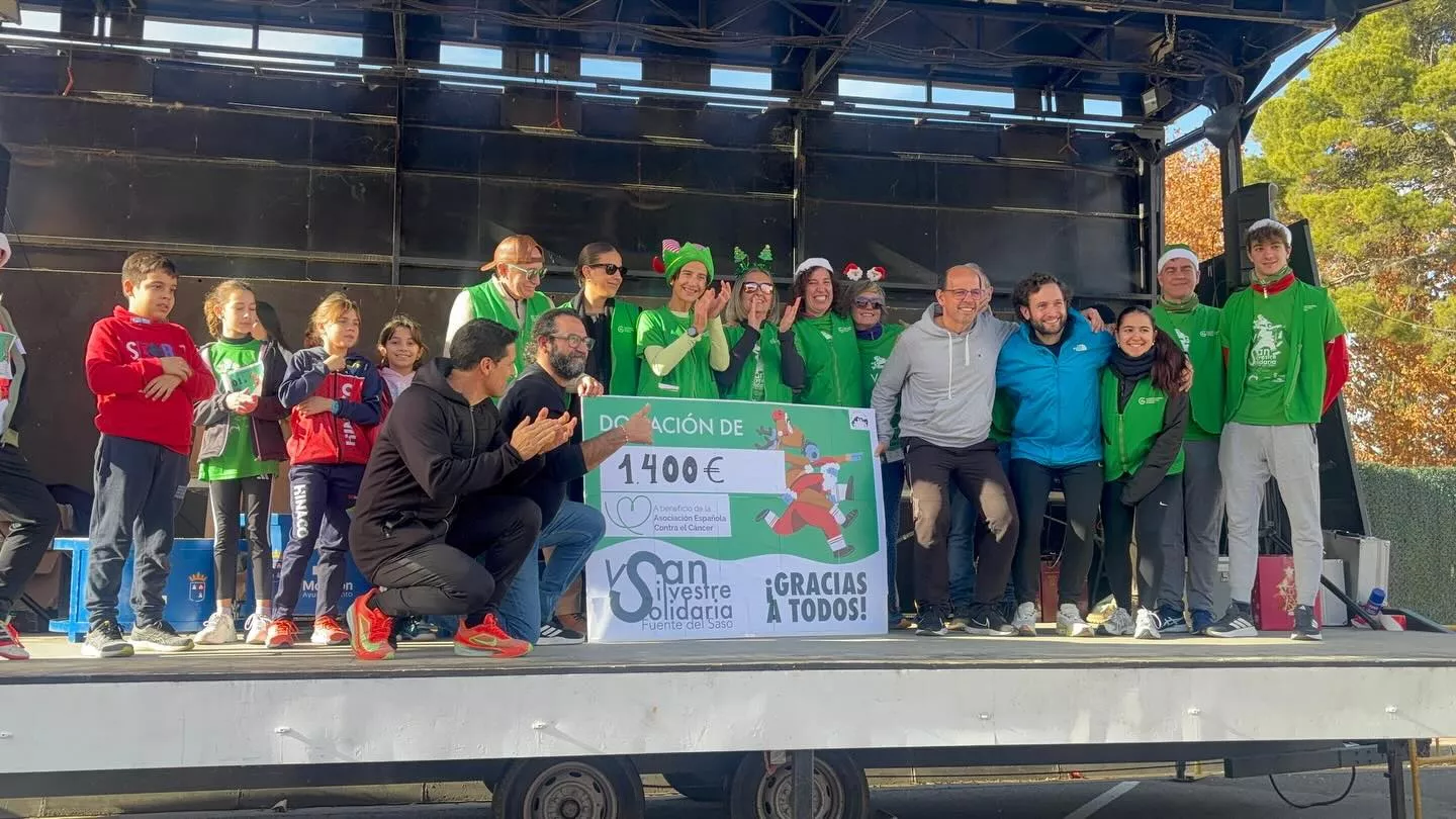 Se ha entregado un cheque de 1.400 euros para la Asociación Española contra el Cáncer.