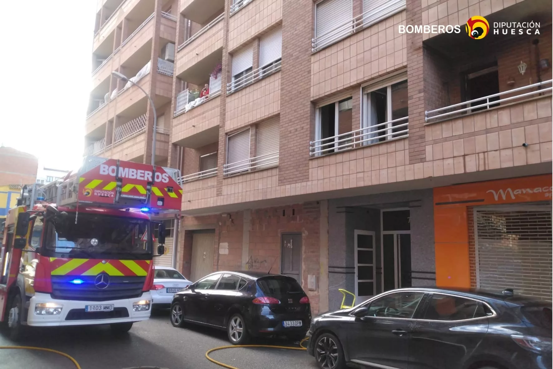 El incendio se ha producido en el primer piso de la calle Príncipe de Viana de Fraga. El incendio se ha producido en el primer piso de la calle Príncipe de Viana de Fraga.
