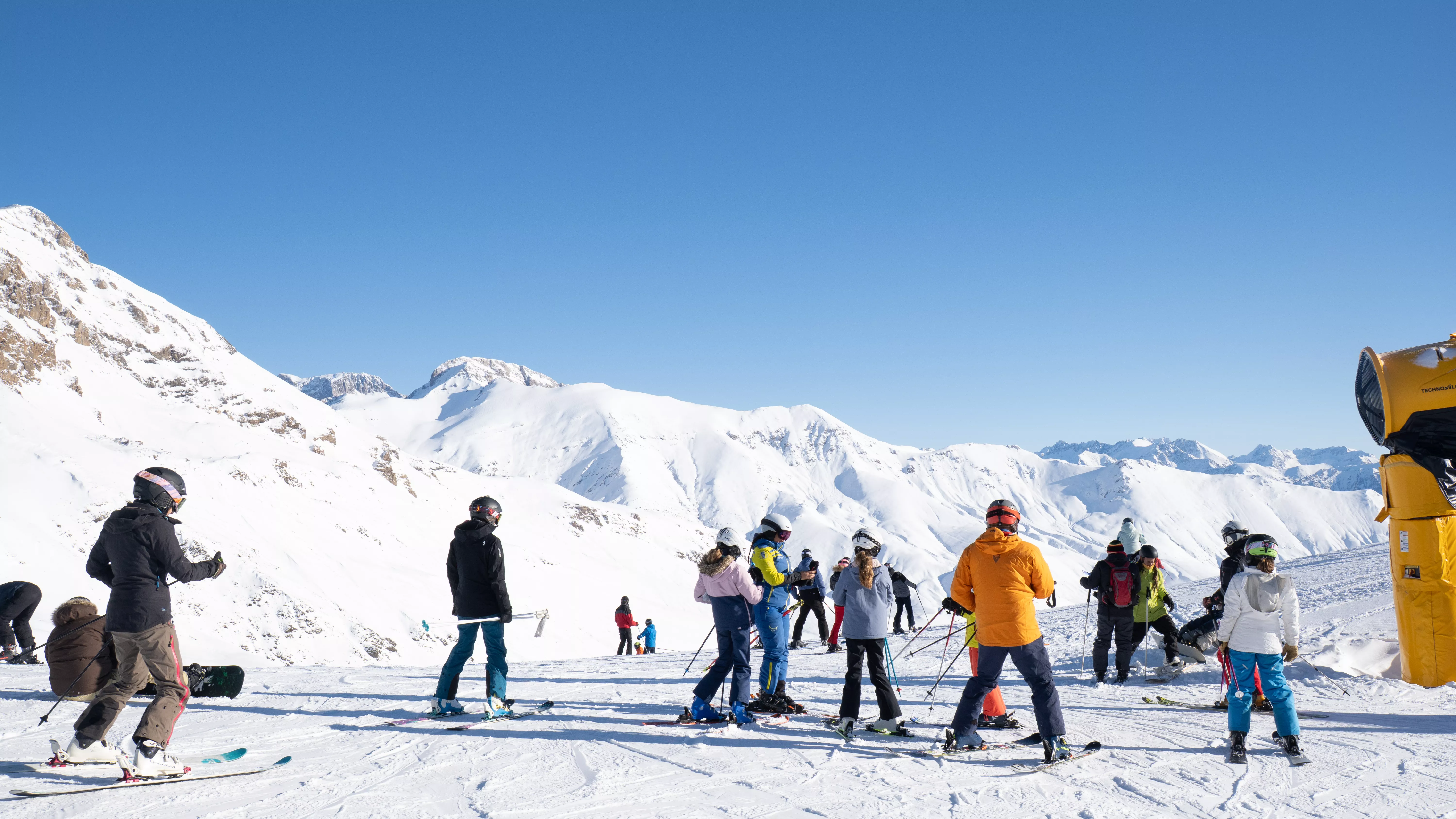 Las estaciones de Aramón arrancan la Navidad con un intenso fin de semana de nieve y actividad.