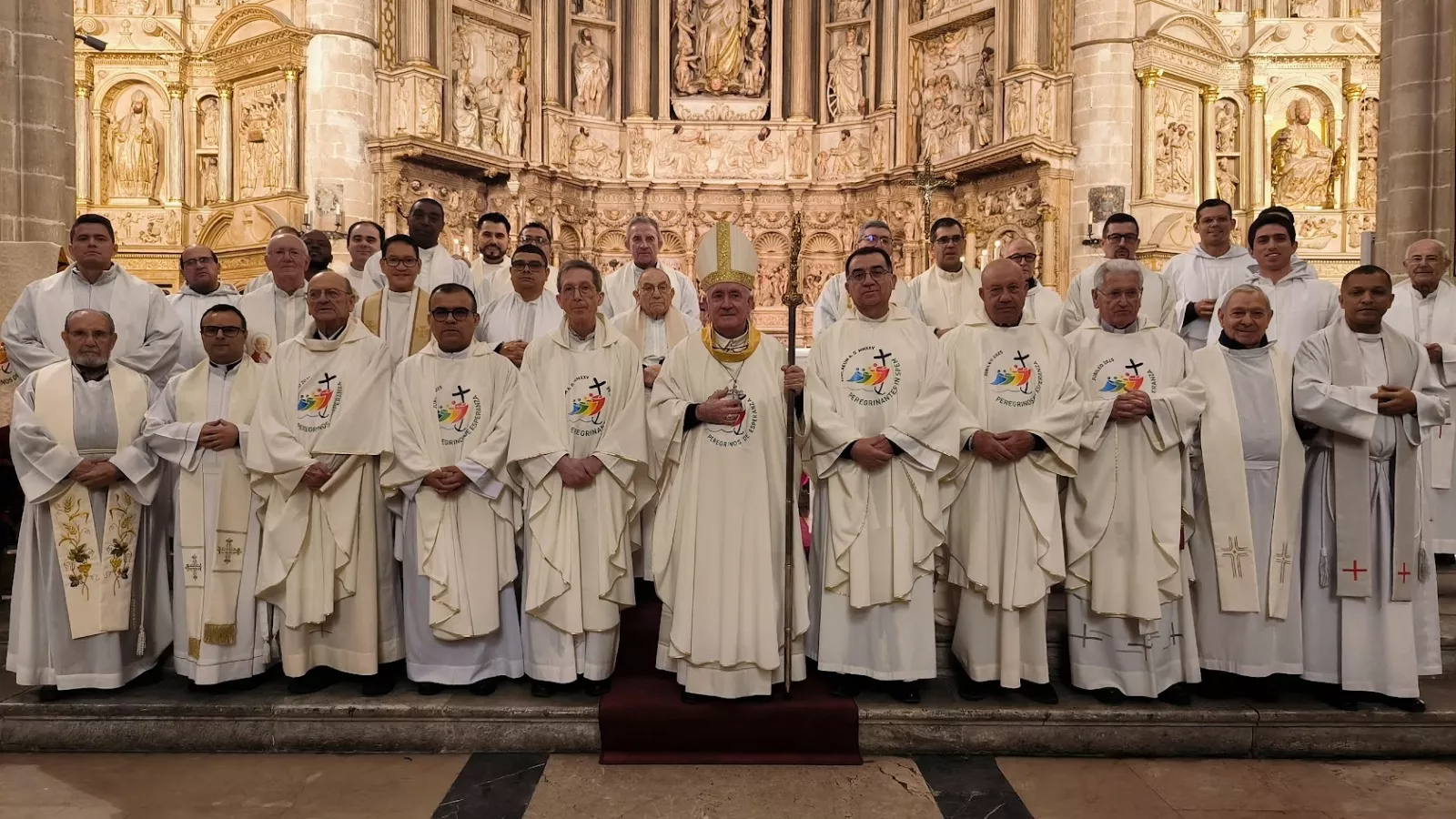 Monseñor Ángel Pérez y los concelebrantes de la clausura del Año Jubilar. Foto Ascen Lardiés