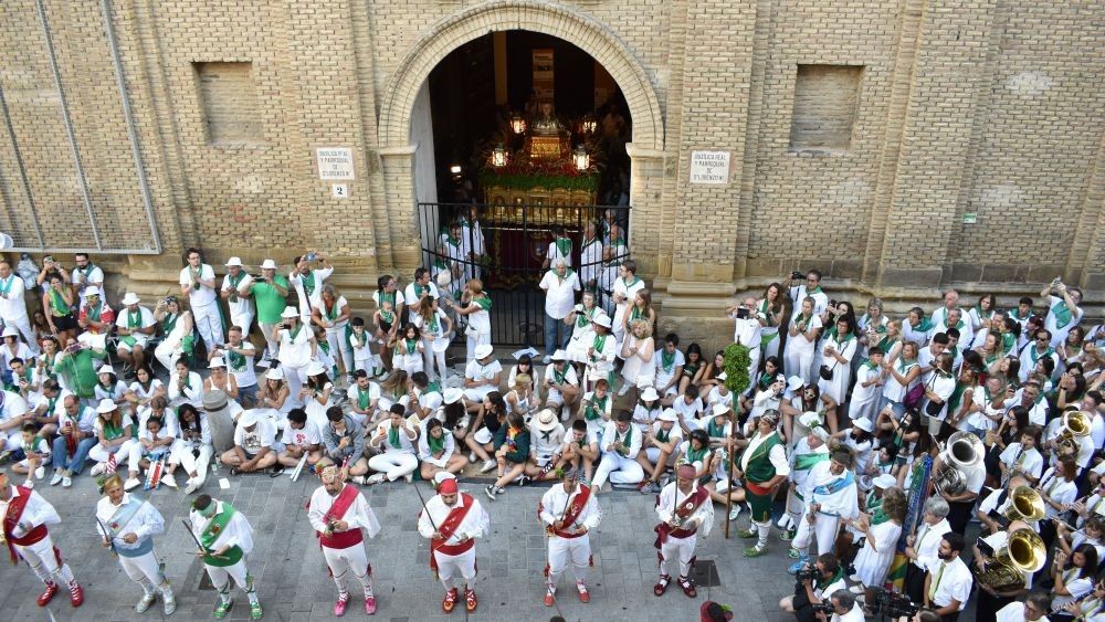 Danzantes este día 10. El modelo de fiestas aloja sus raíces muy profundamente.