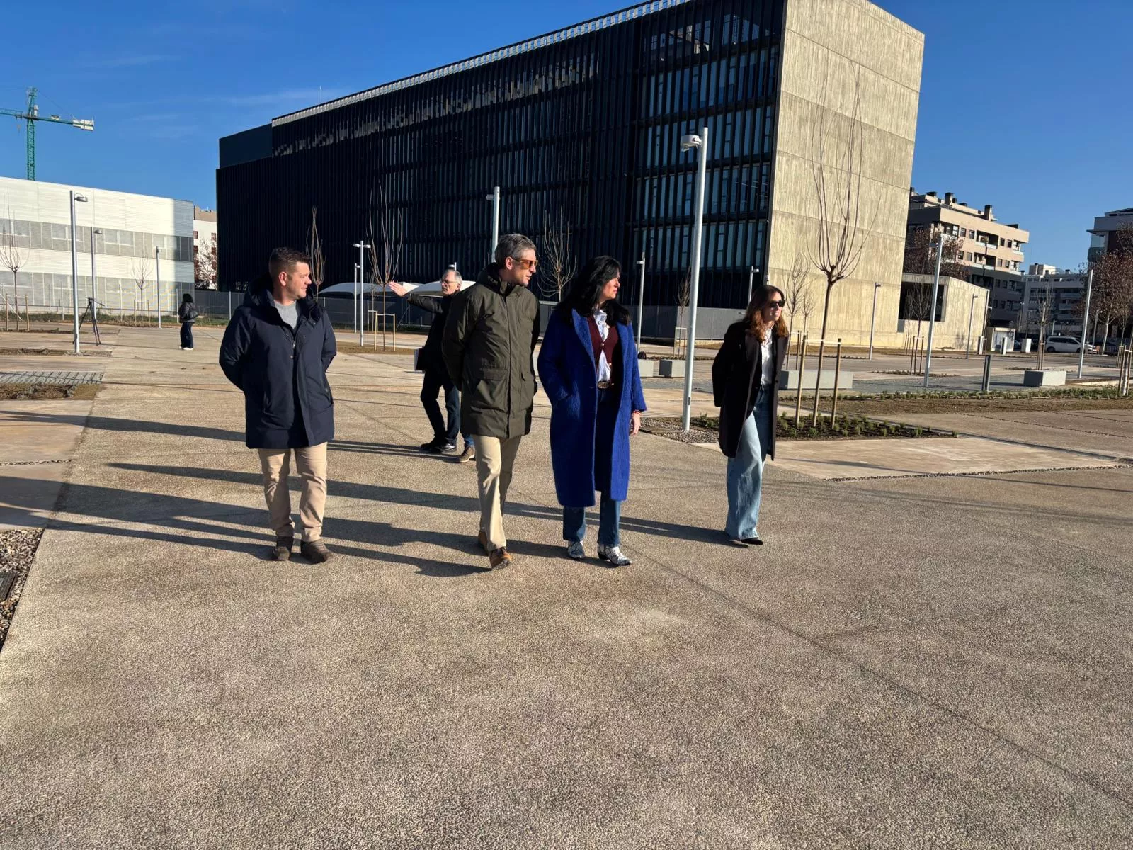 La alcaldesa Orduna en el parquin disuasorio de la calle Zaragoza, donde ha realizado declaraciones sobre fondos europeos