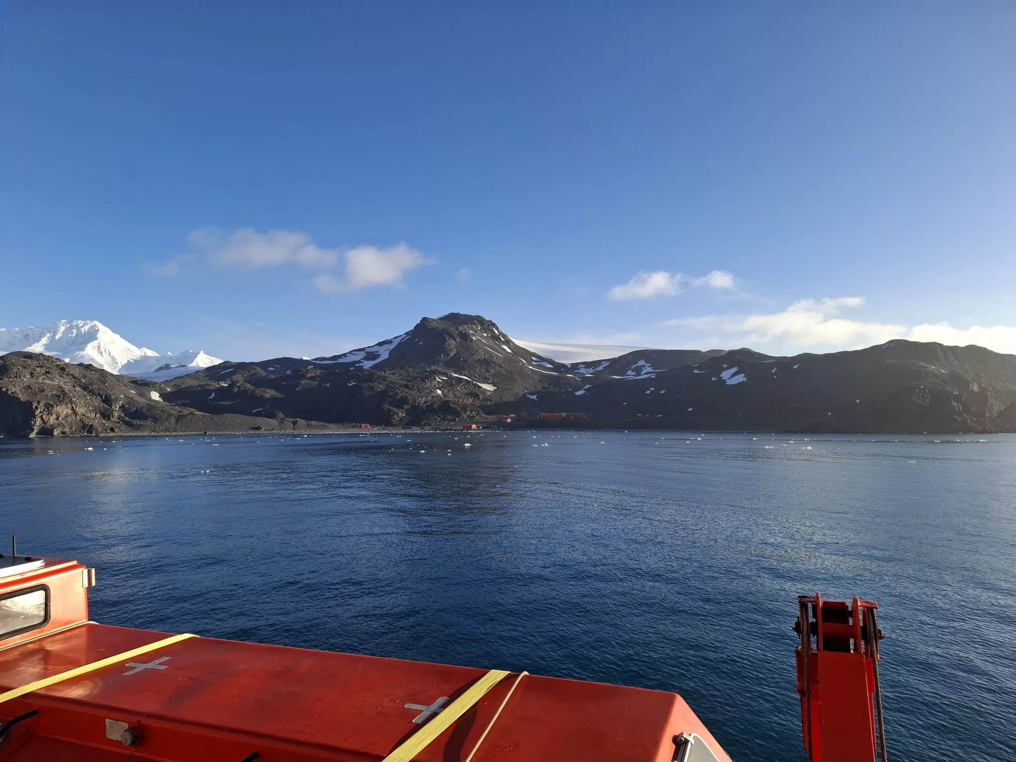 La Campaña Antártica del Ejército de Tierra dirigida por el comandante Javier Abizanda, a punto de llegar a destino