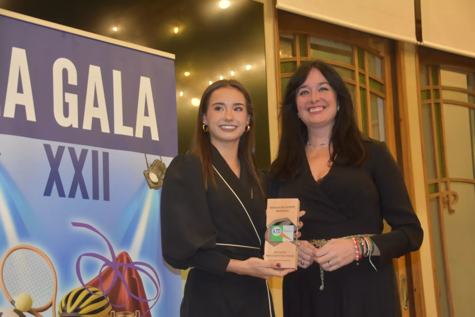 Inés Bergua, con Lorena Orduna en la Gala del Deporte Provincial