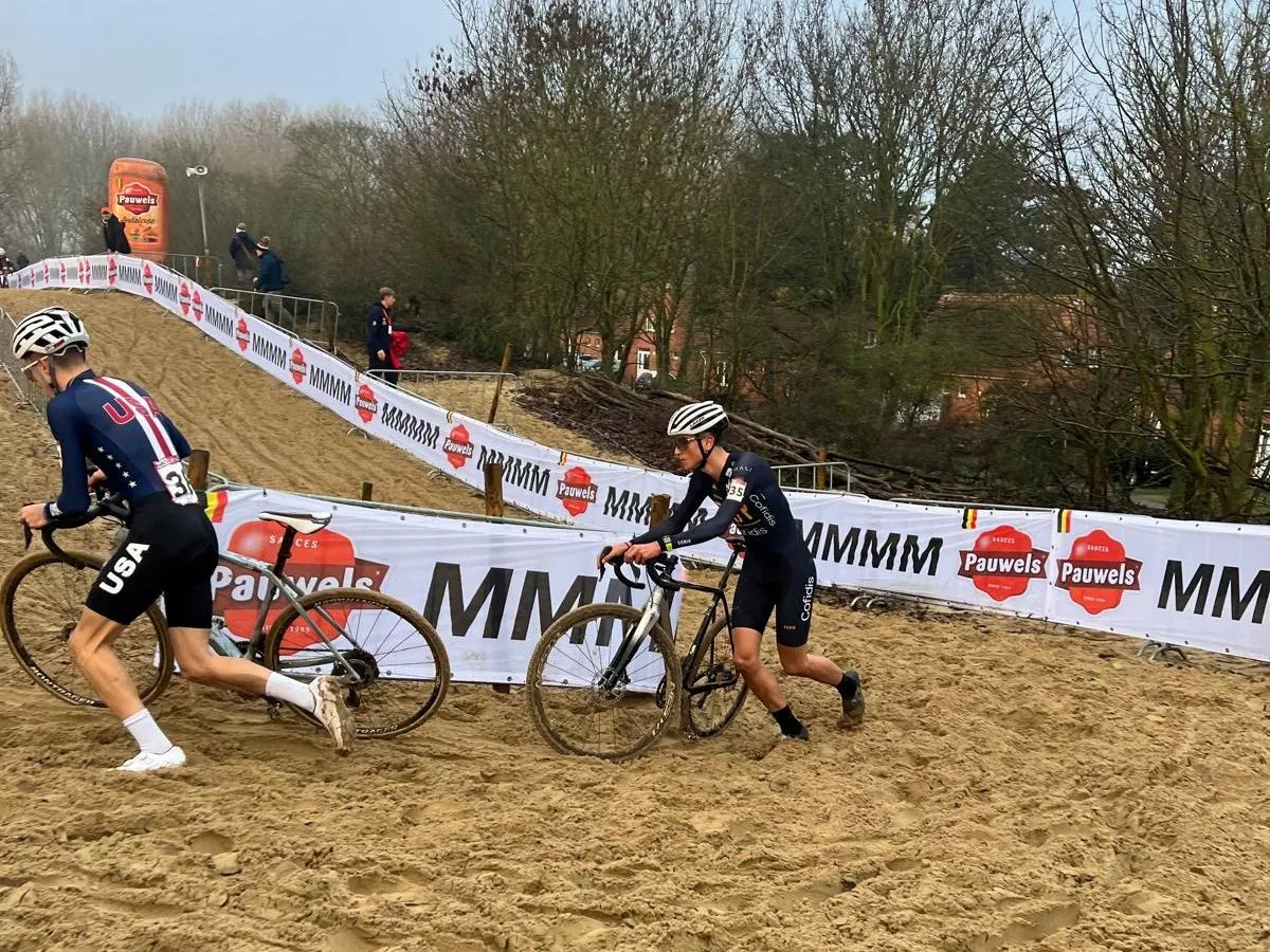 Axel Roy en un tramo de arena bajo los colores de la Selección Española.