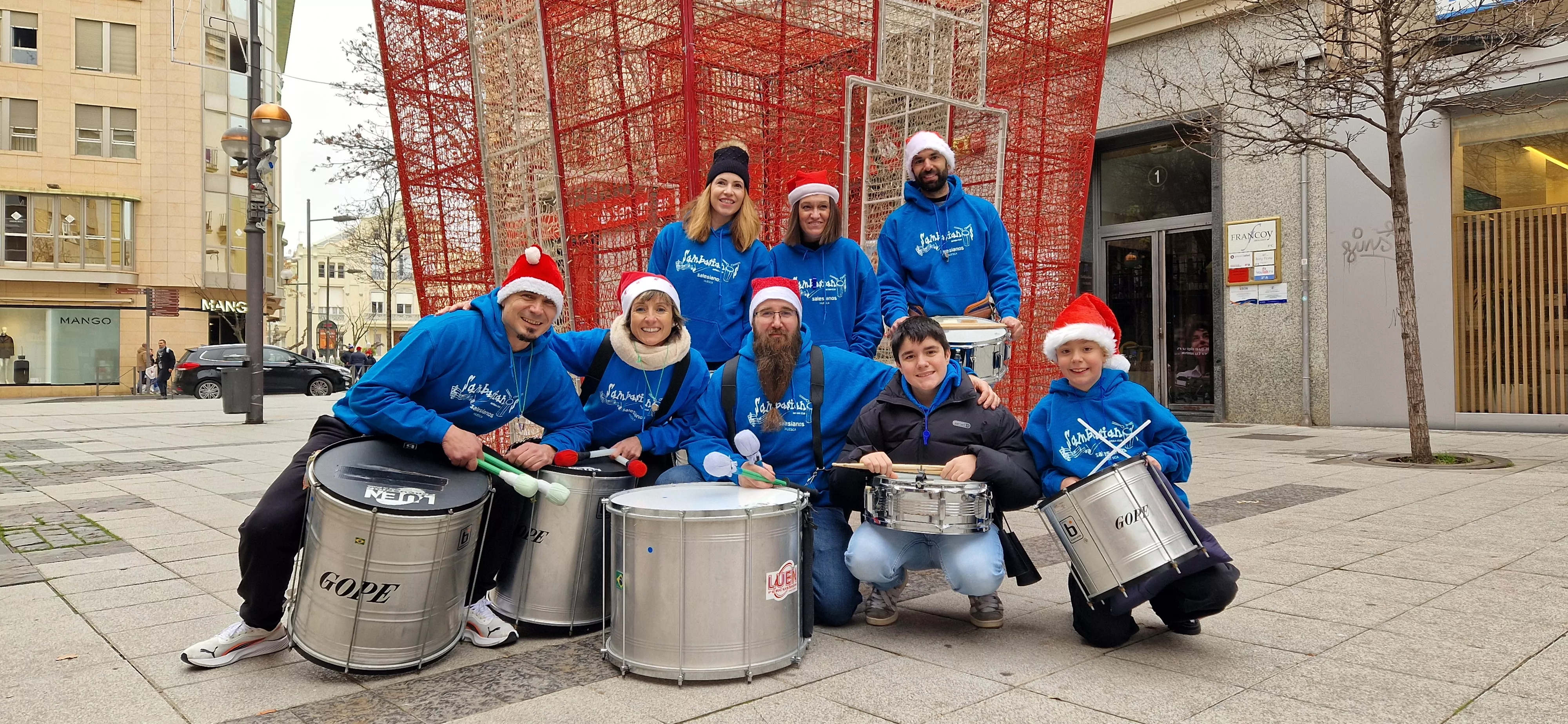 Sambasianos. Campaña Luces por Etiopía en Nochevieja. Foto Myriam Martínez