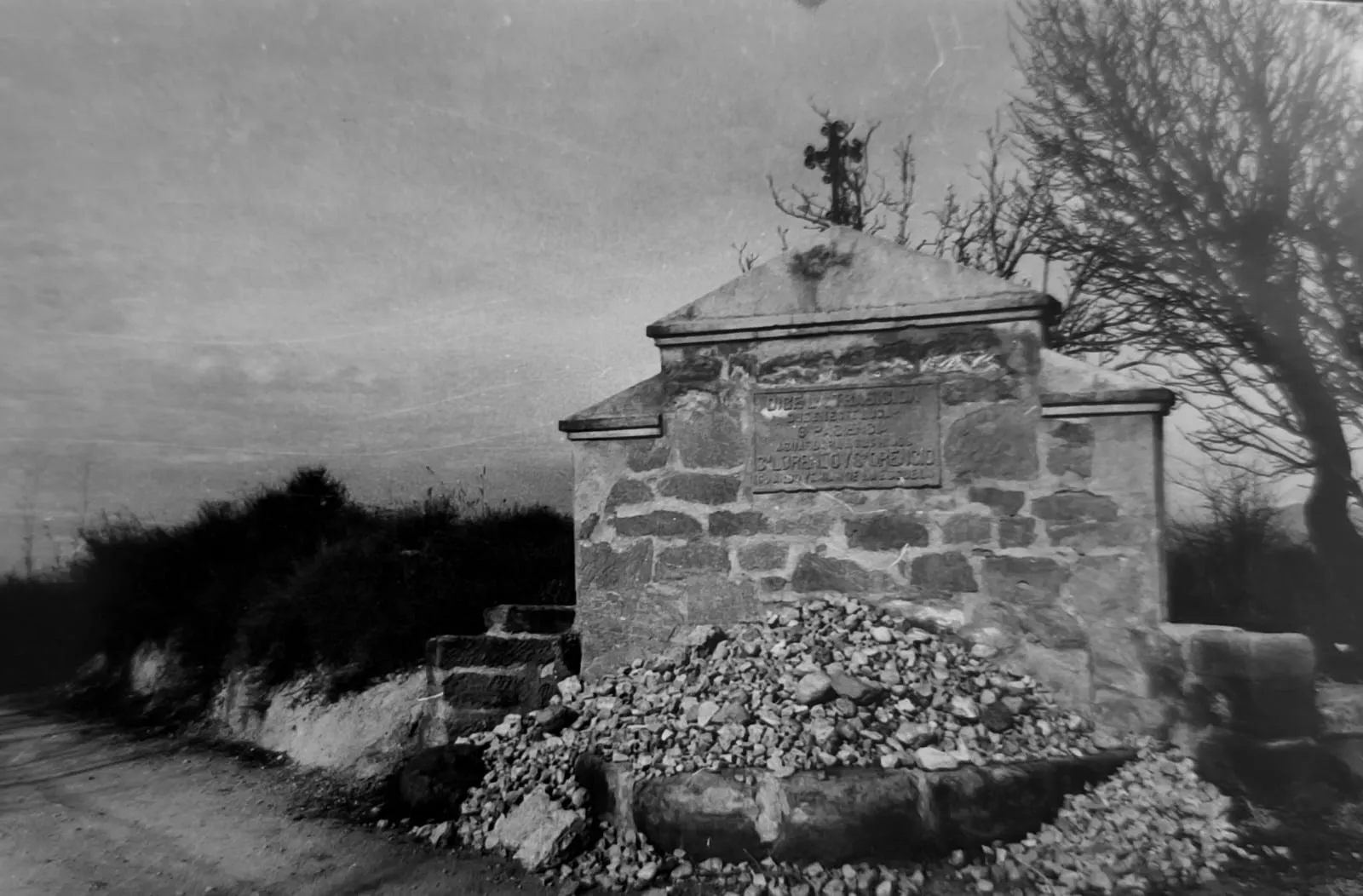 Fotografía de 1998 del monumentpo
