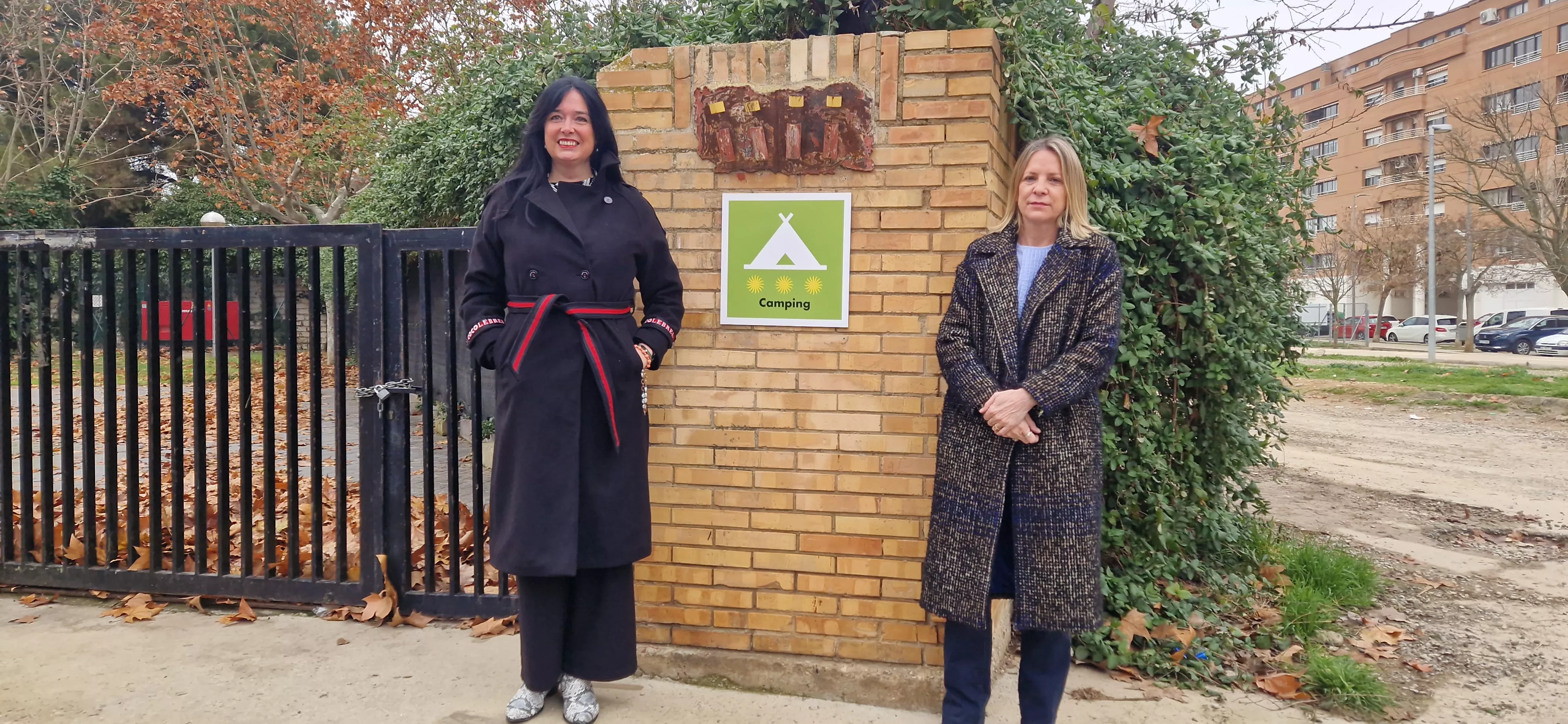 Lorena Orduna y Nuria Mur. Camping San Jorge de Huesca ahora de tres estrellas. Foto Myriam Martínez