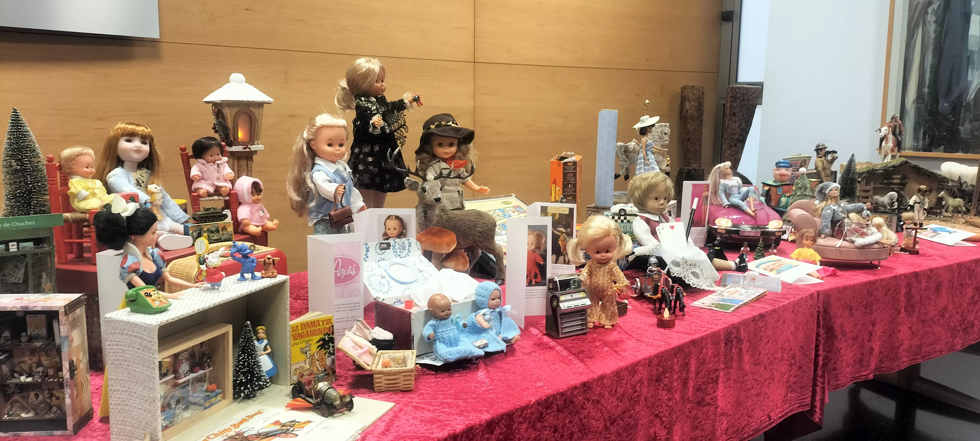 Imágenes de la exposición de juguetes en Fundación Ibercaja Huesca