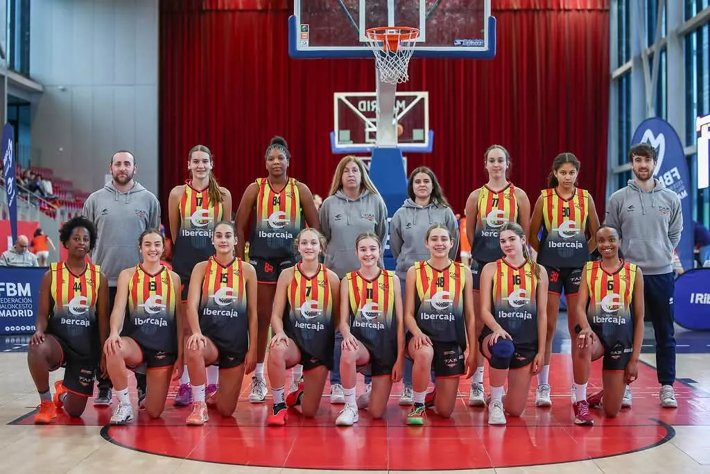 Selección cadete femenina, con Abril Aso (dorsal 17) y Jaime Antoni. Arranca en Zaragoza la primera gran cita del baloncesto nacional de formación con presencia altoaragonesa.